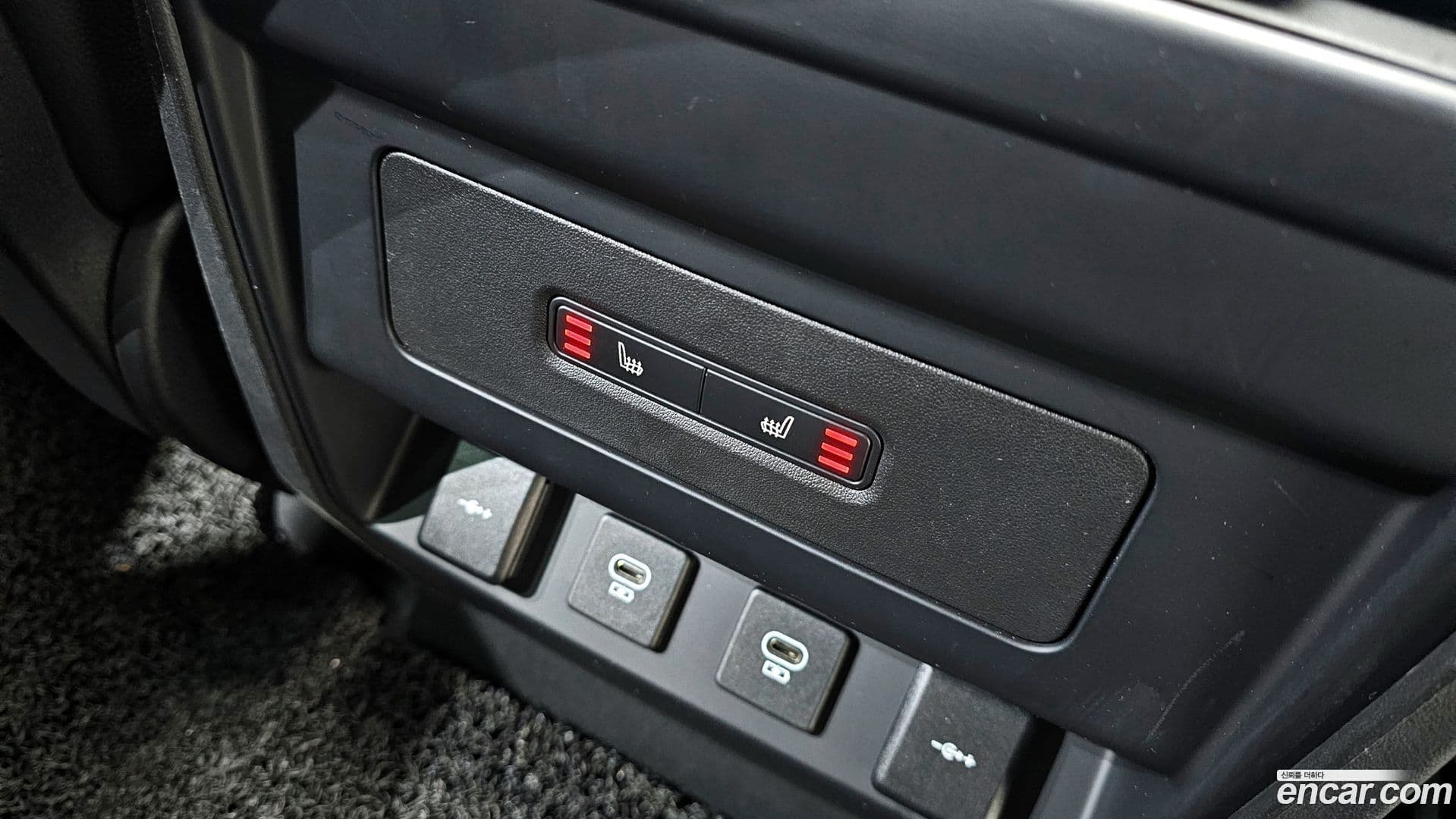 Main__Slider__Photo:Defender Land Rover 2021.10-17