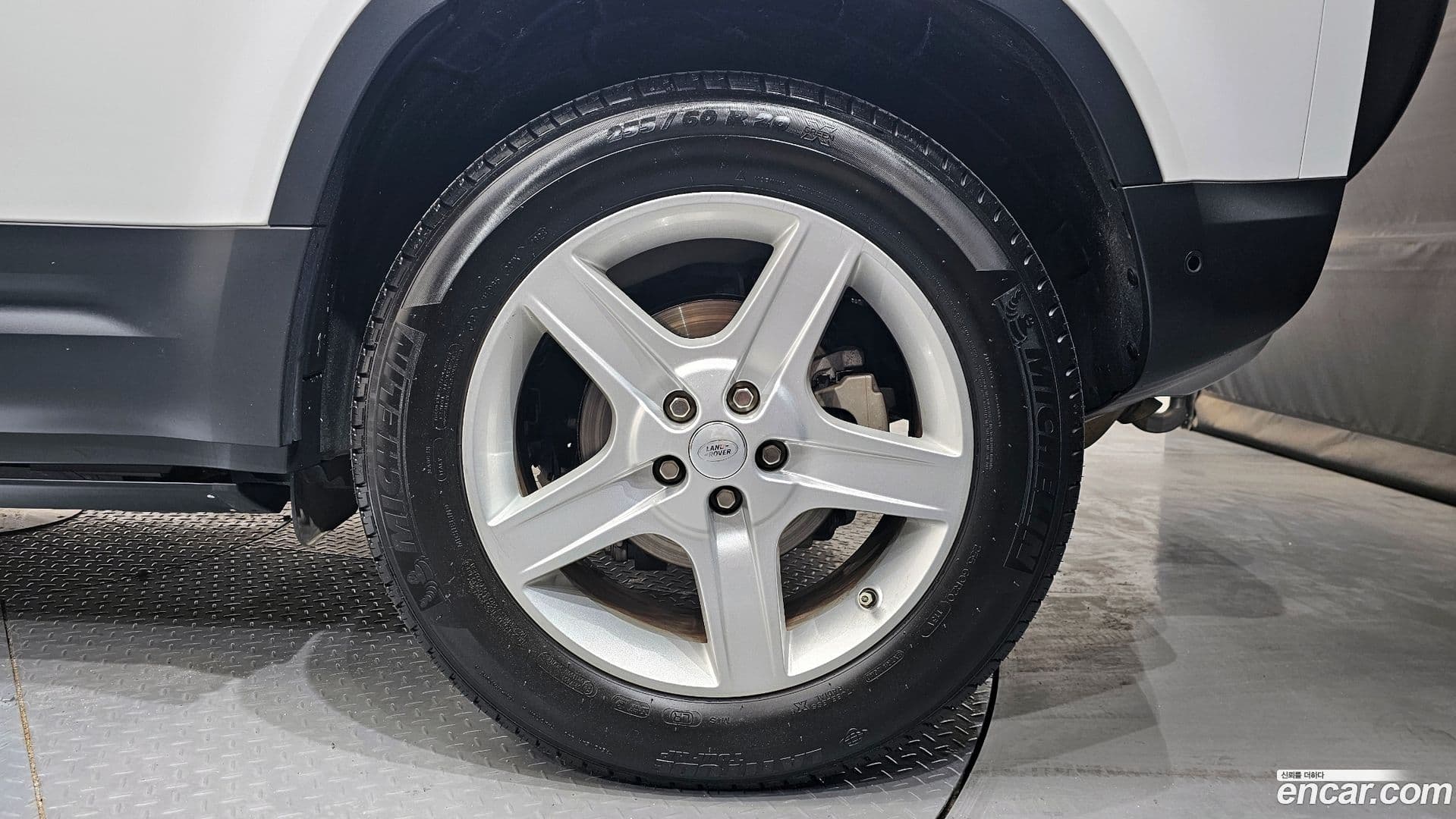 Main__Slider__Photo:Defender Land Rover 2021.10-20