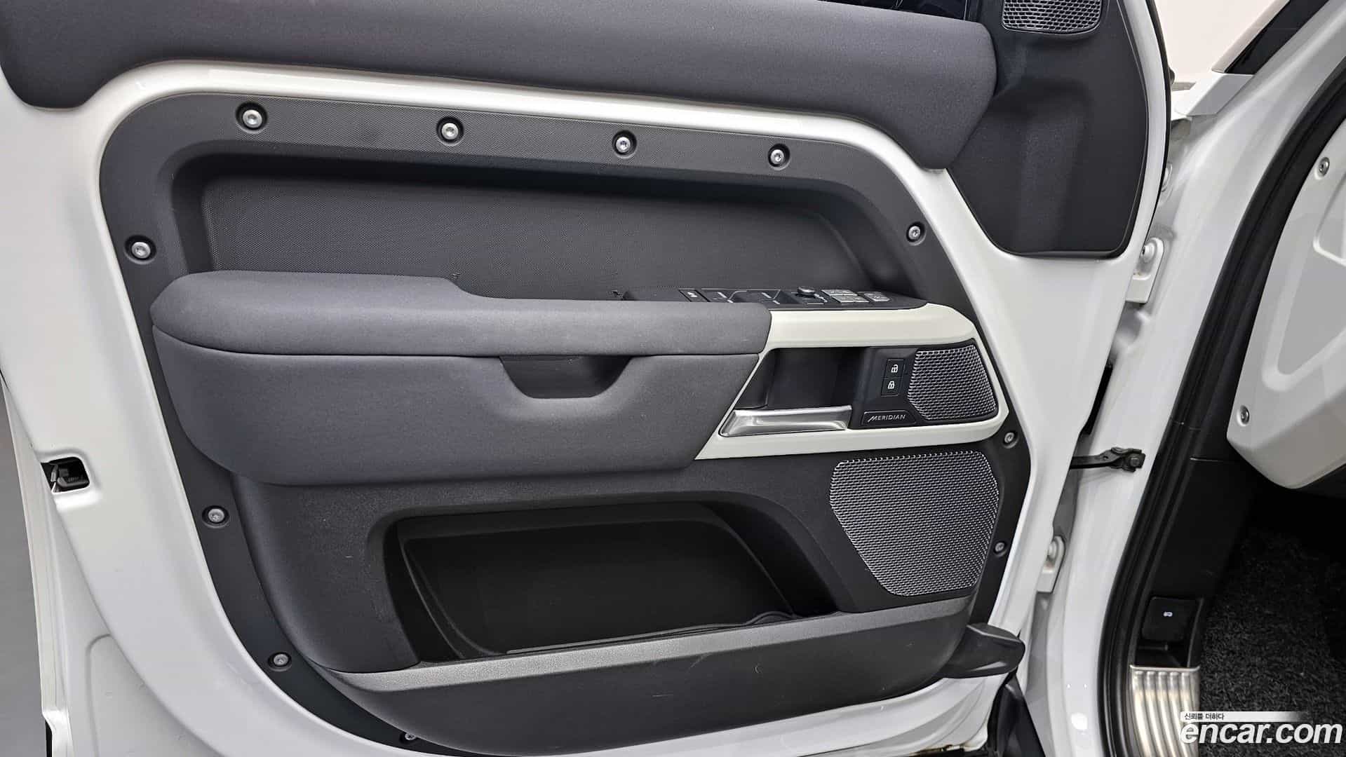 Defender Land Rover 2021.10-INNER-034