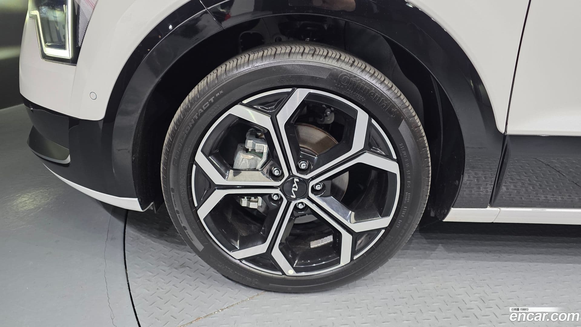 Main__Slider__Photo:Niro Kia 2025.3-4