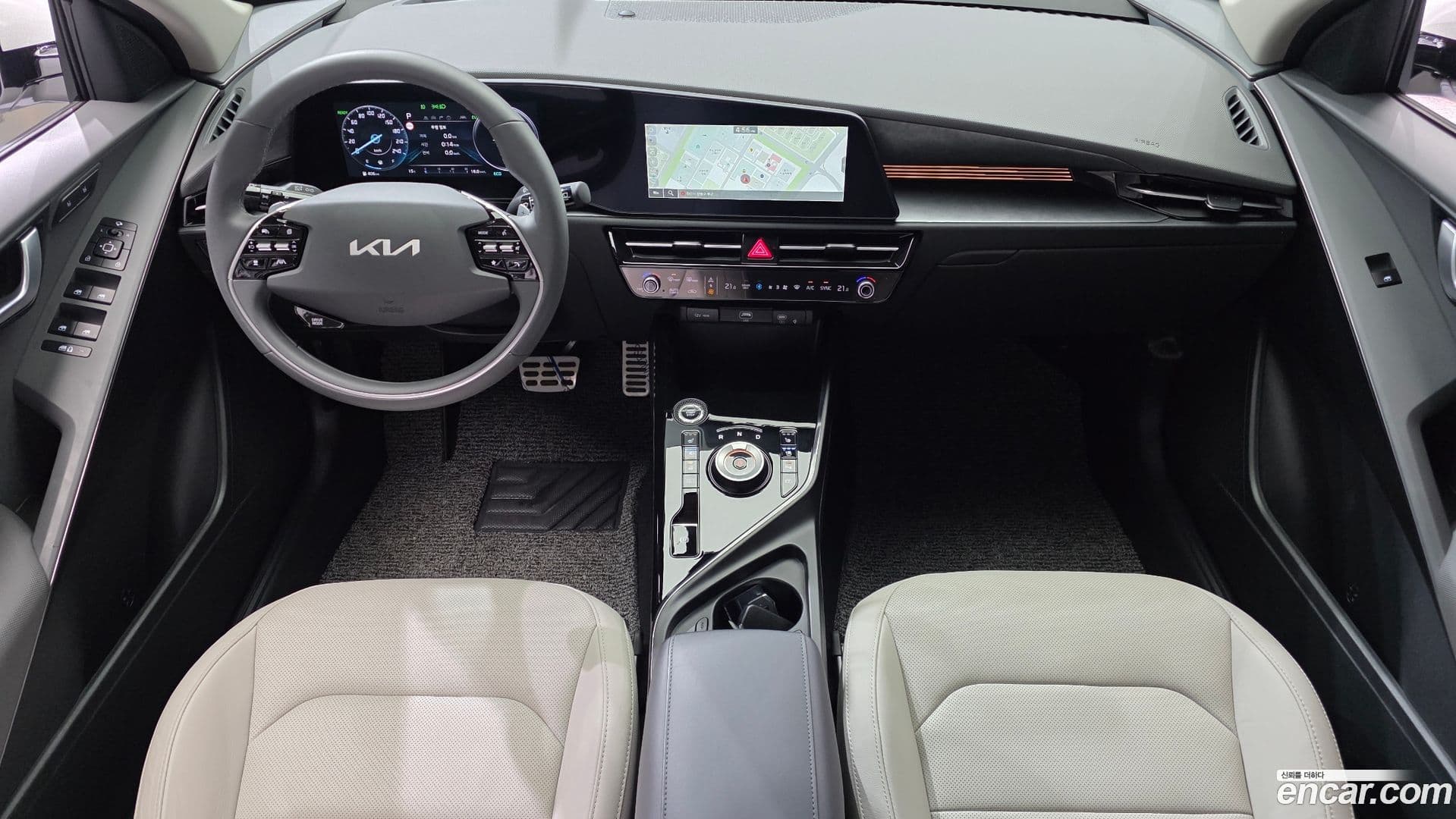 Main__Slider__Photo:Niro Kia 2025.3-6