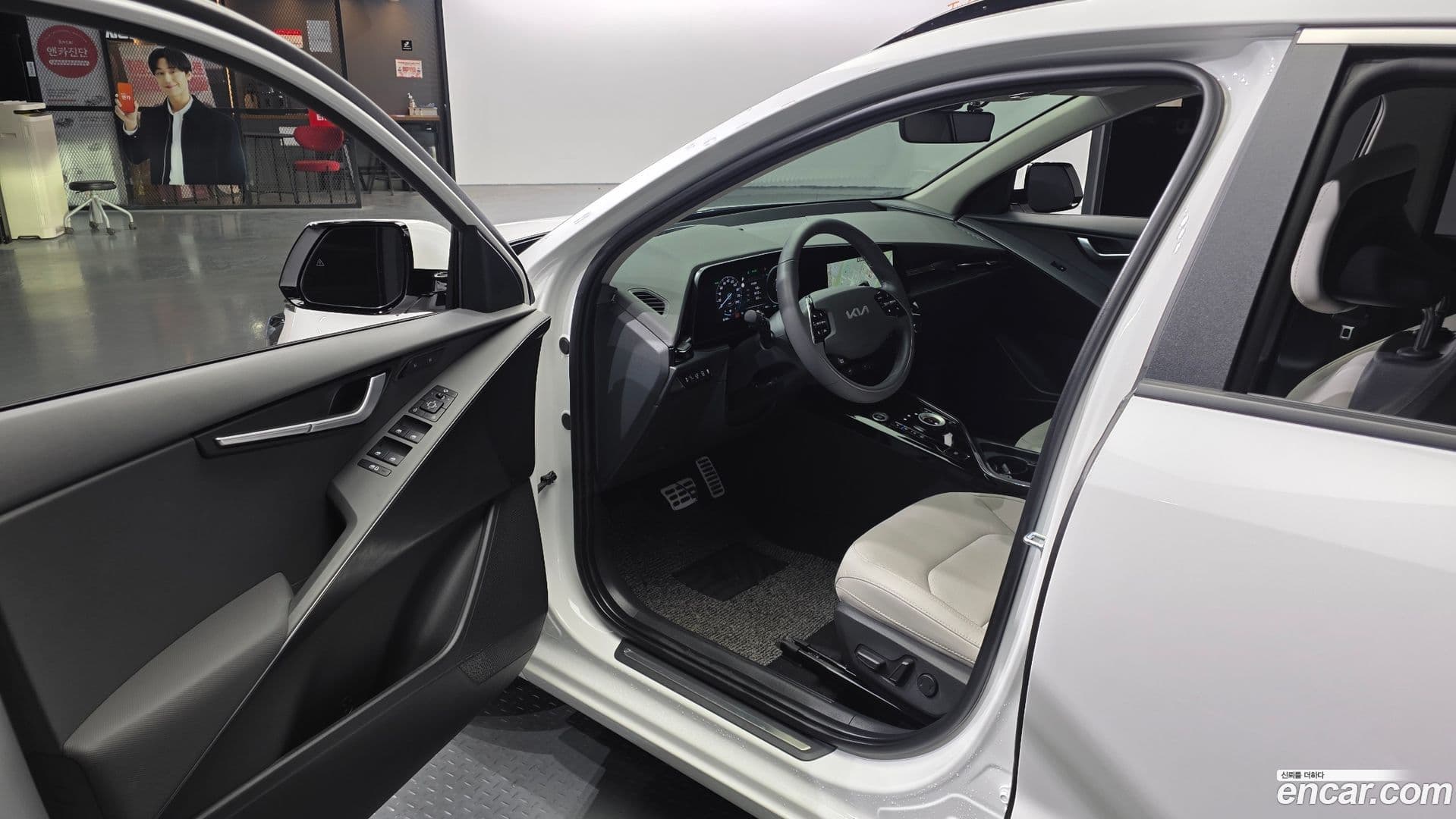 Main__Slider__Photo:Niro Kia 2025.3-9