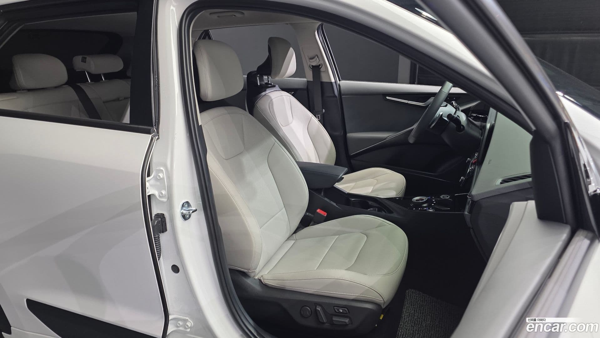 Main__Slider__Photo:Niro Kia 2025.3-11