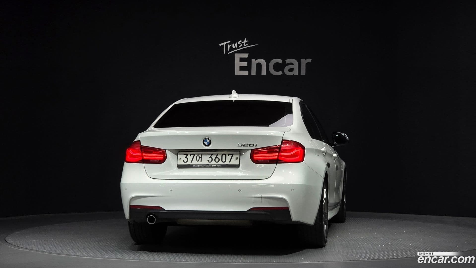 Main__Slider__Photo:3-Series BMW 2018.11-3