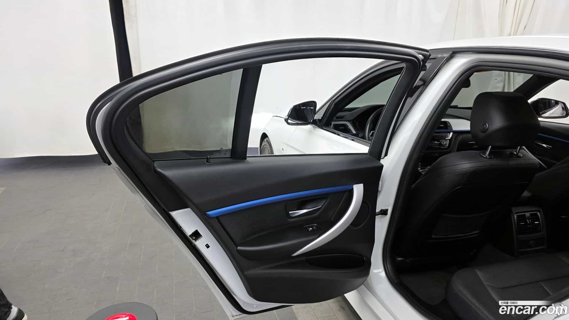 3-Series BMW 2018.11-INNER-035