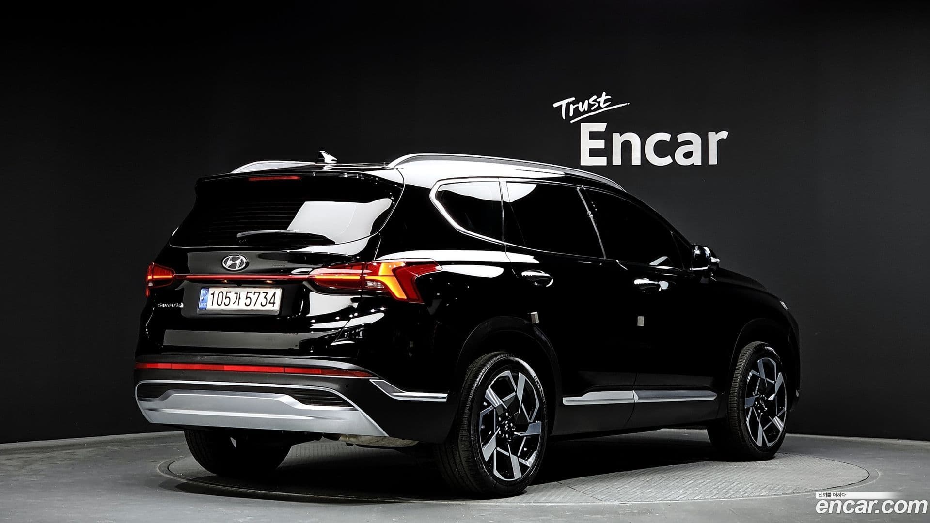 Main__Slider__Photo:Santafe Hyundai 2021.3-1