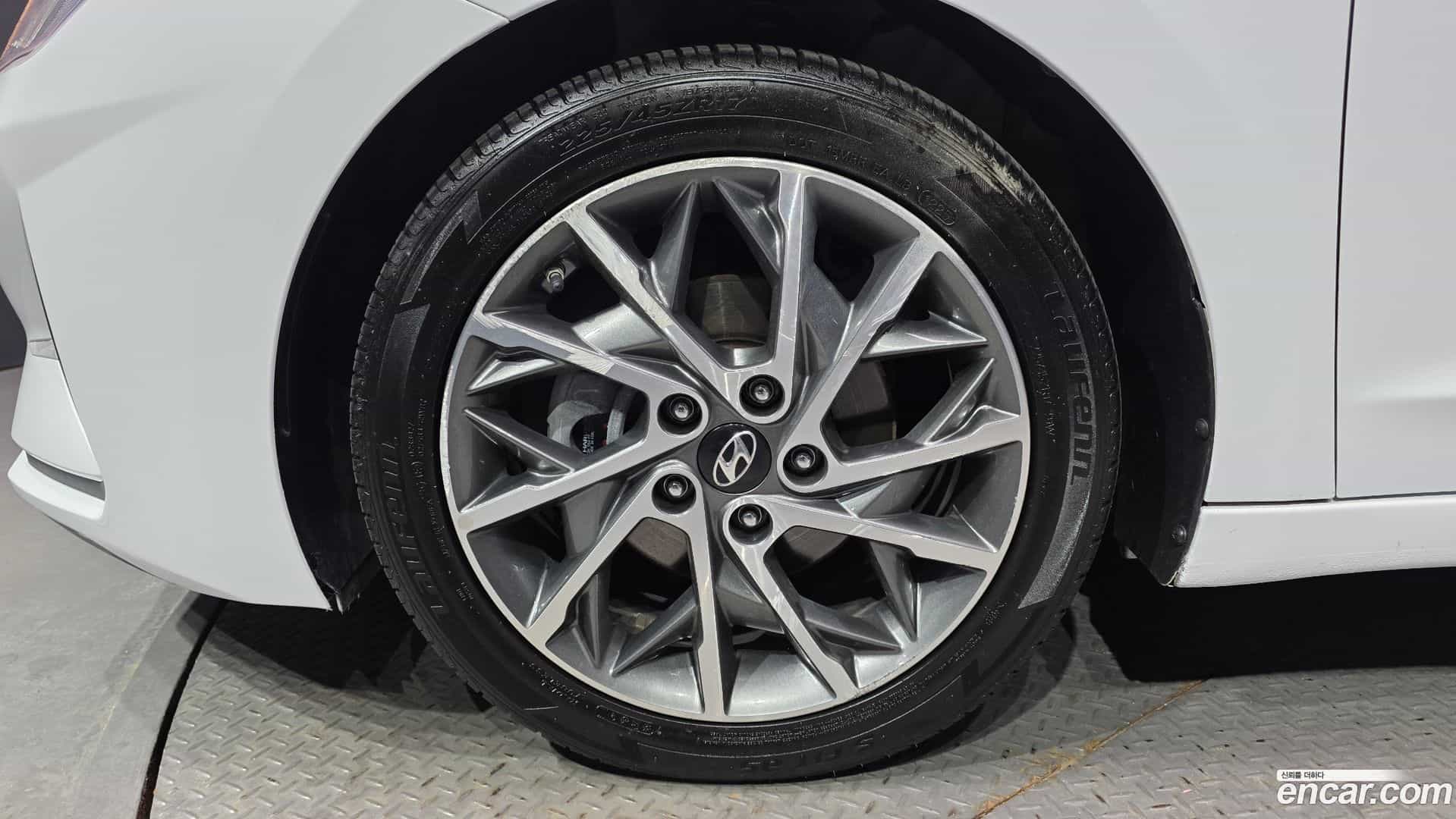 AVANTE Hyundai 2019.0-OUTER-005