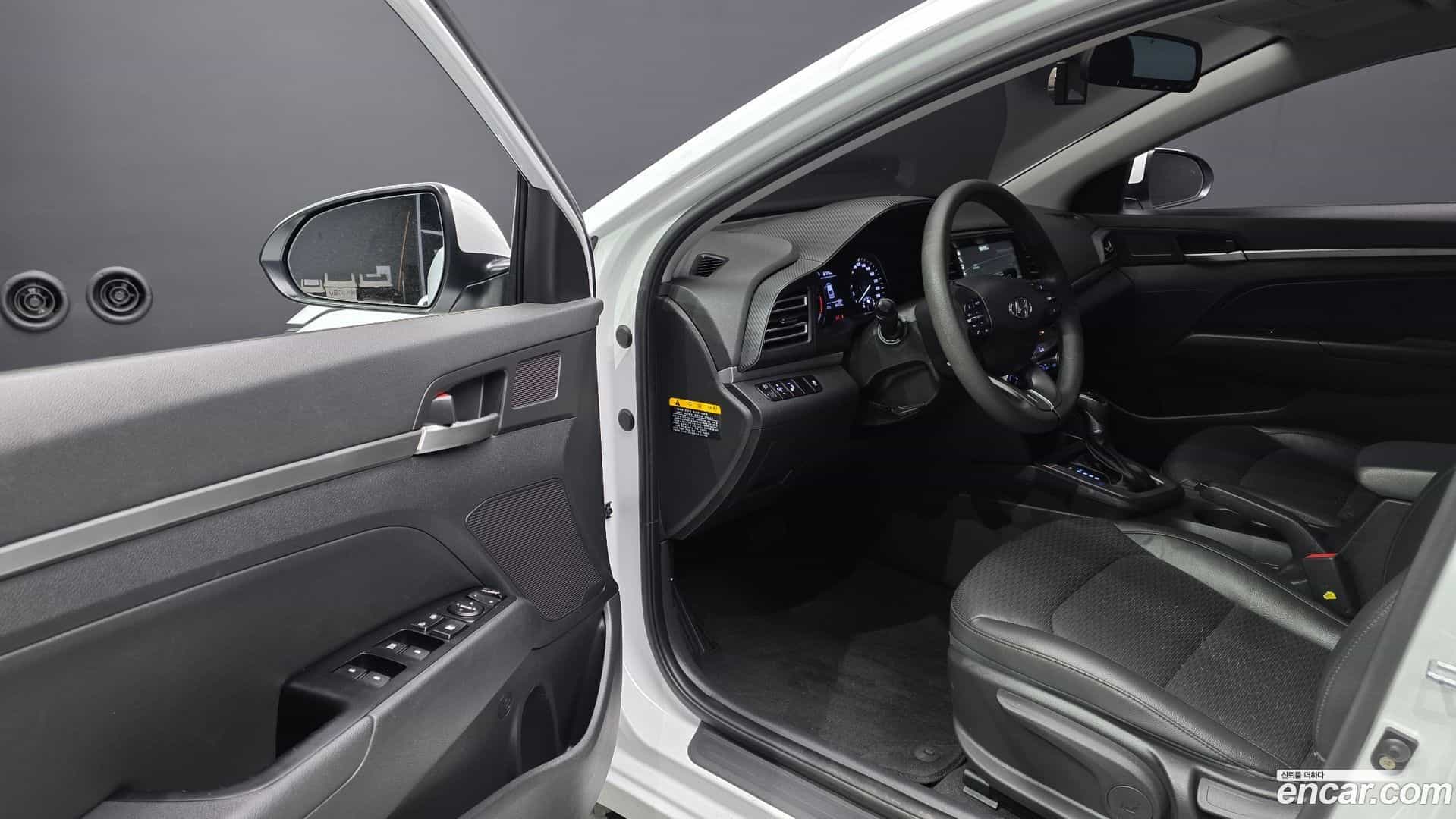 AVANTE Hyundai 2019.0-INNER-010