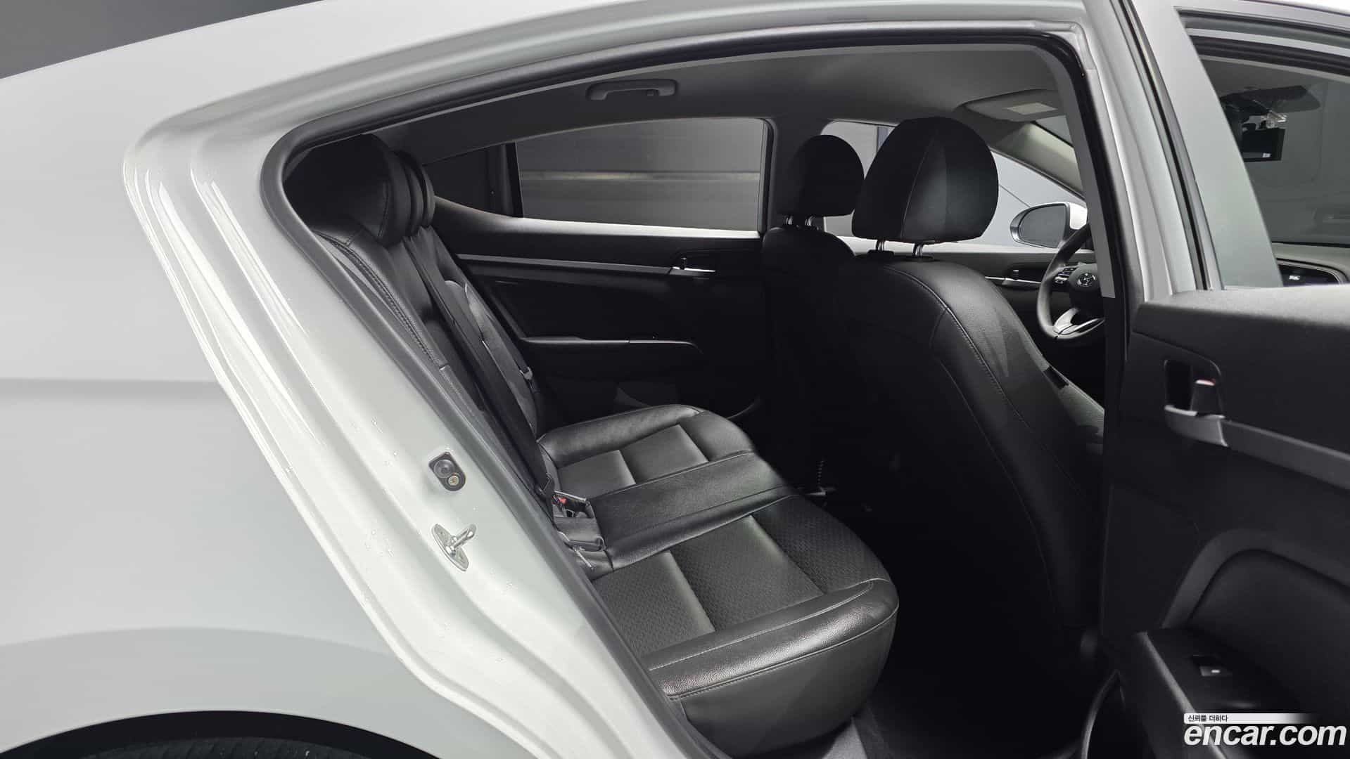 AVANTE Hyundai 2019.0-OPTION-016