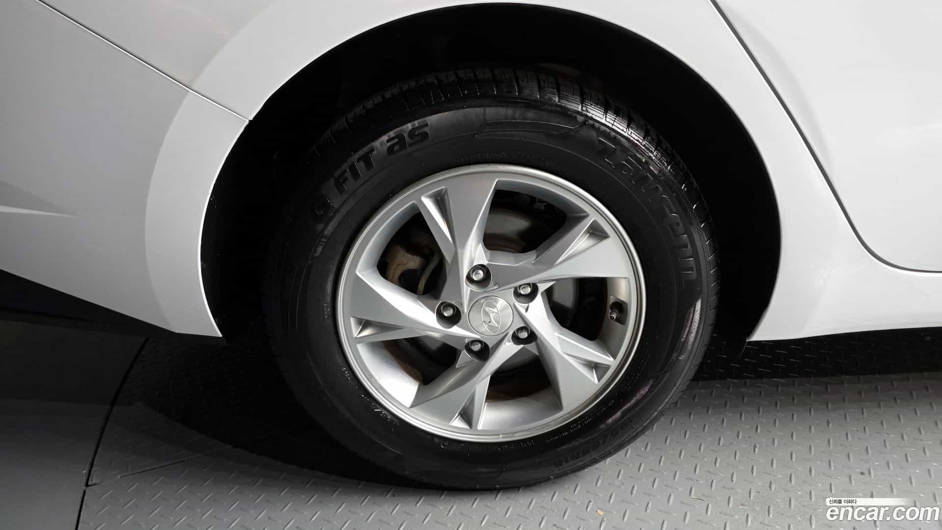 AVANTE Hyundai 2022.2-OUTER-005