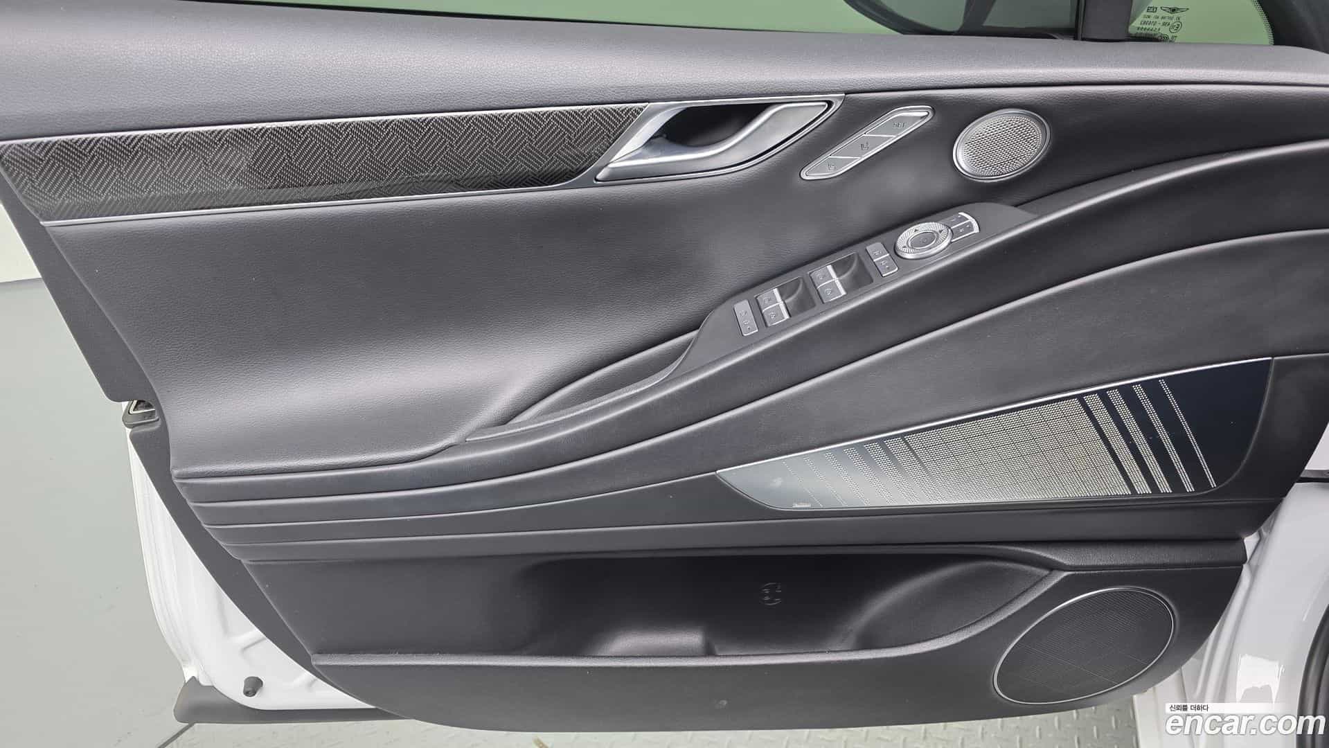 G80 Genesis 2022.0-INNER-034