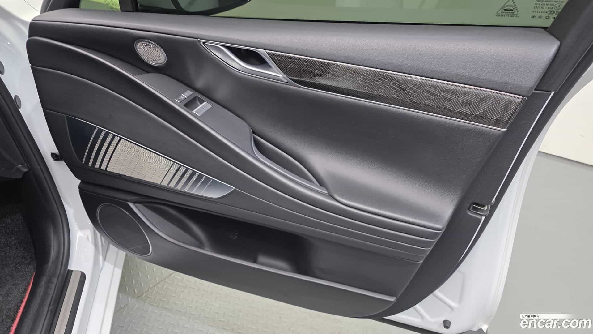 G80 Genesis 2022.0-INNER-035