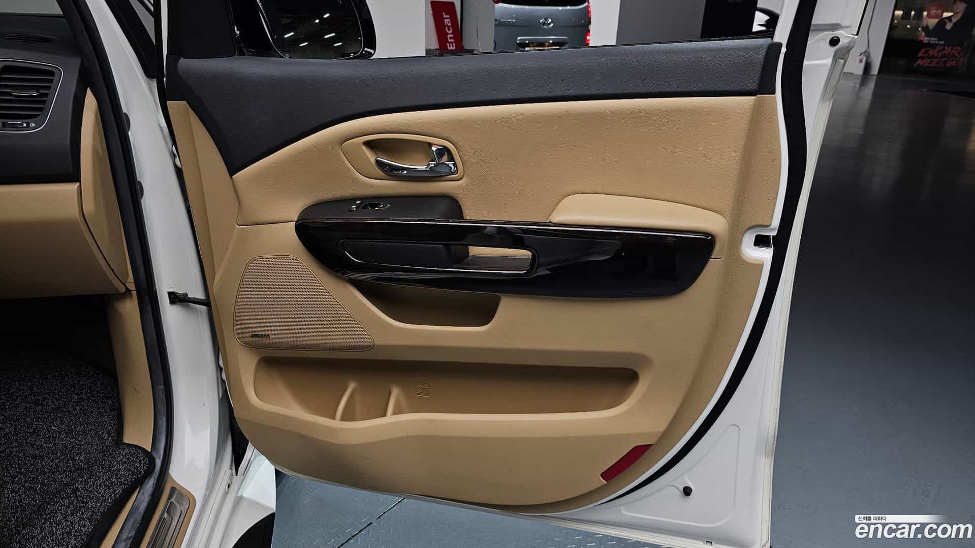 Canival Kia 2020.1-INNER-035