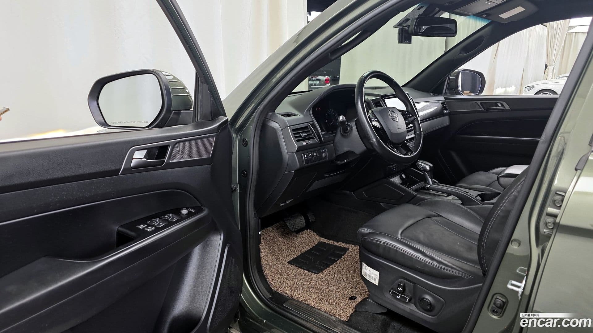 Main__Slider__Photo:Rexton KG Mobility 2021.8-9