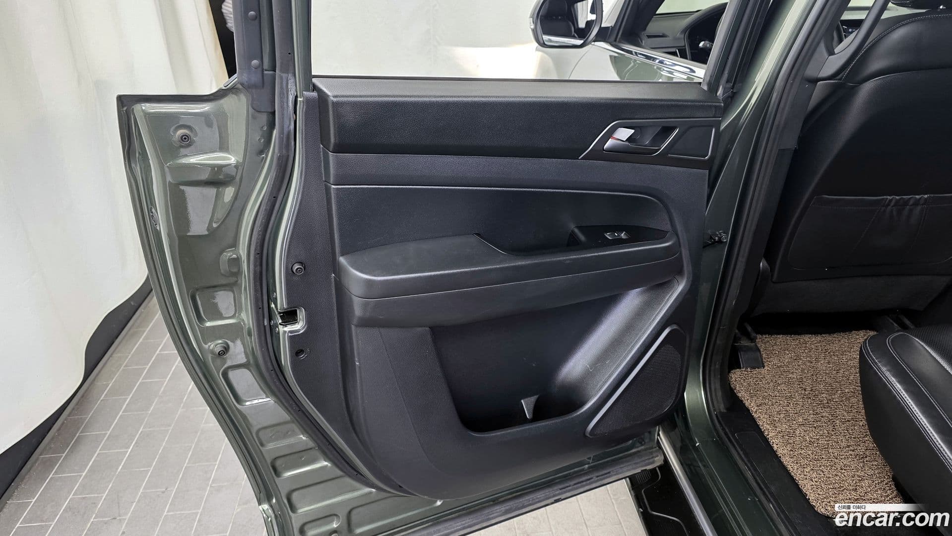 Main__Slider__Photo:Rexton KG Mobility 2021.8-24