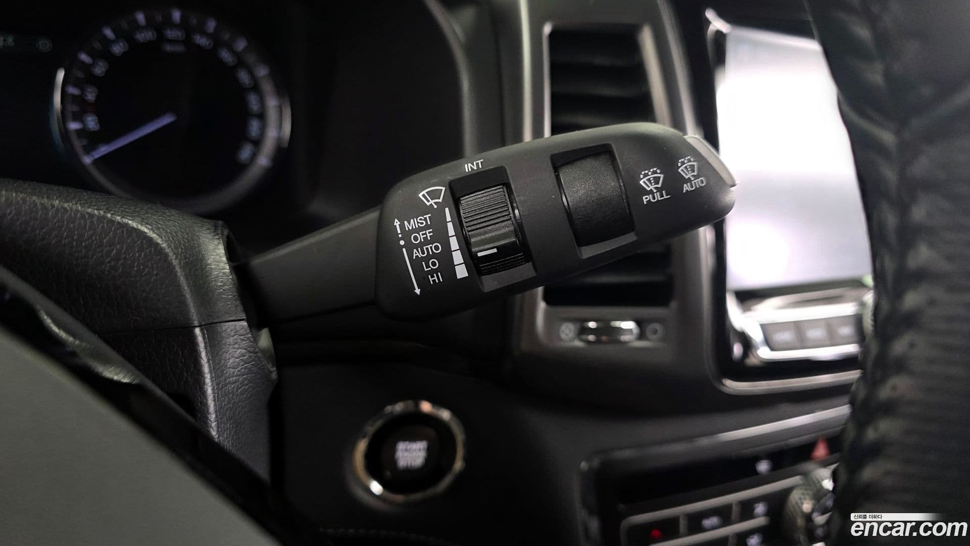 Main__Slider__Photo:Rexton KG Mobility 2021.8-29