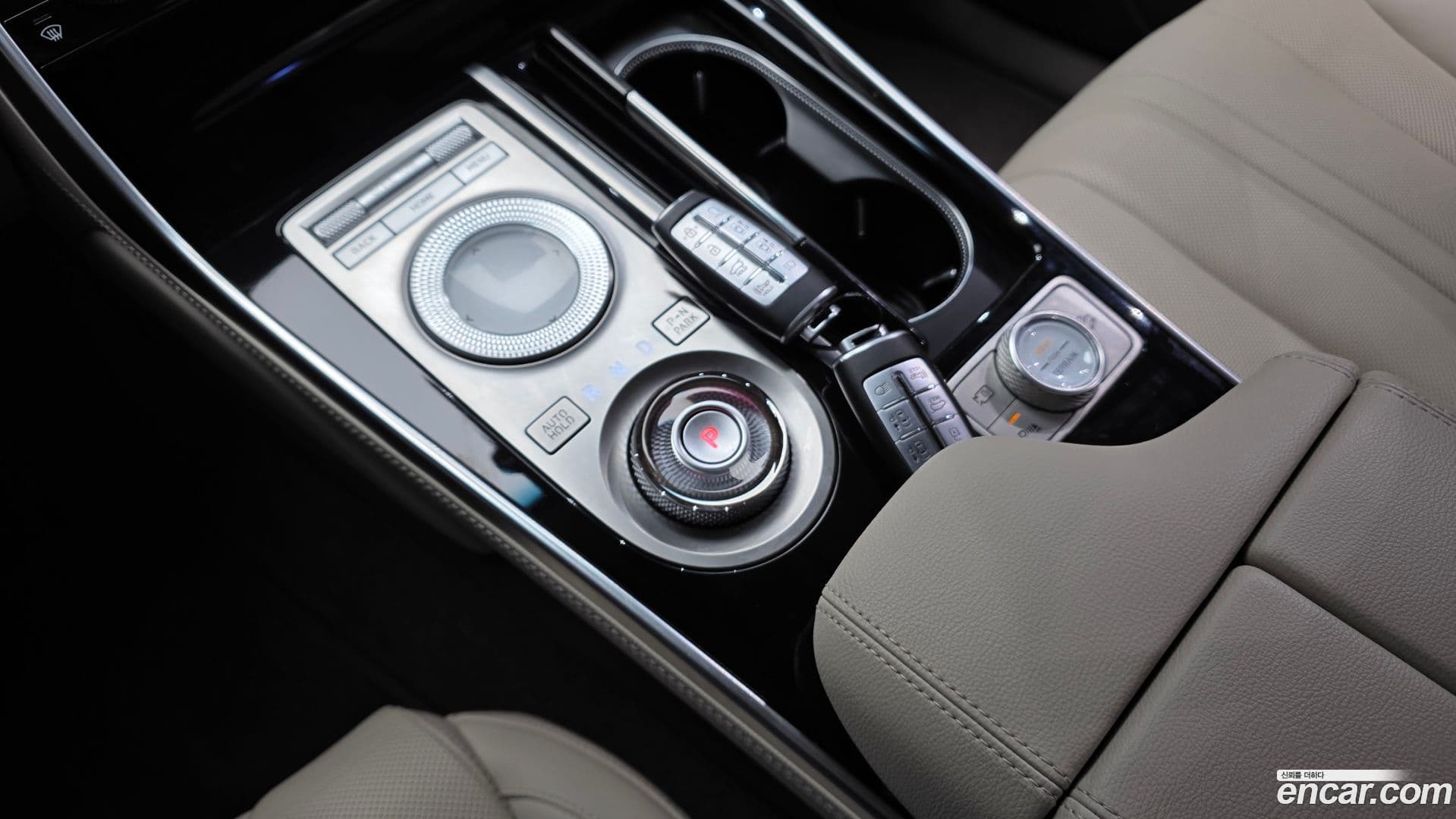 Main__Slider__Photo:GV80 Genesis 2022.10-8