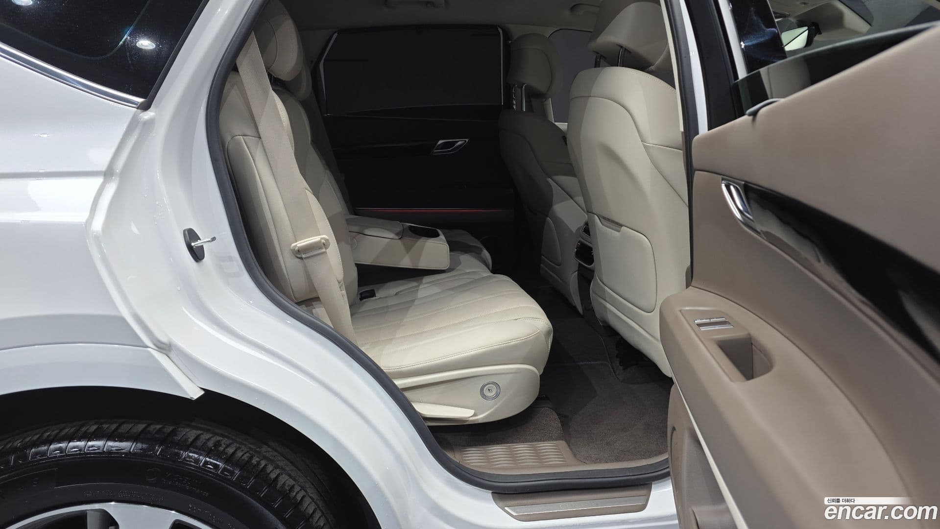 Main__Slider__Photo:GV80 Genesis 2022.10-10