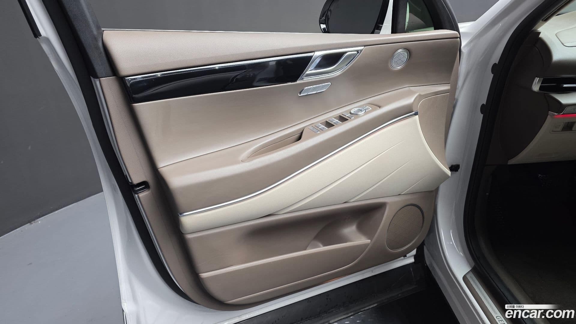 Main__Slider__Photo:GV80 Genesis 2022.10-23