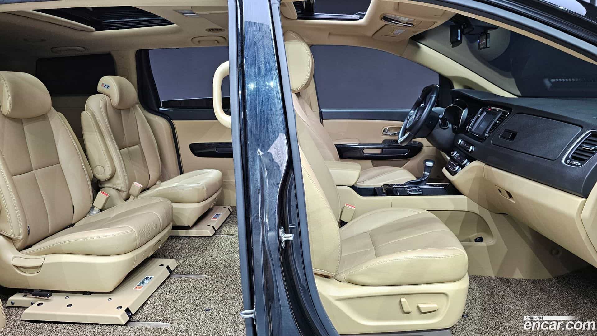 Canival Kia 2017.8-OPTION-016