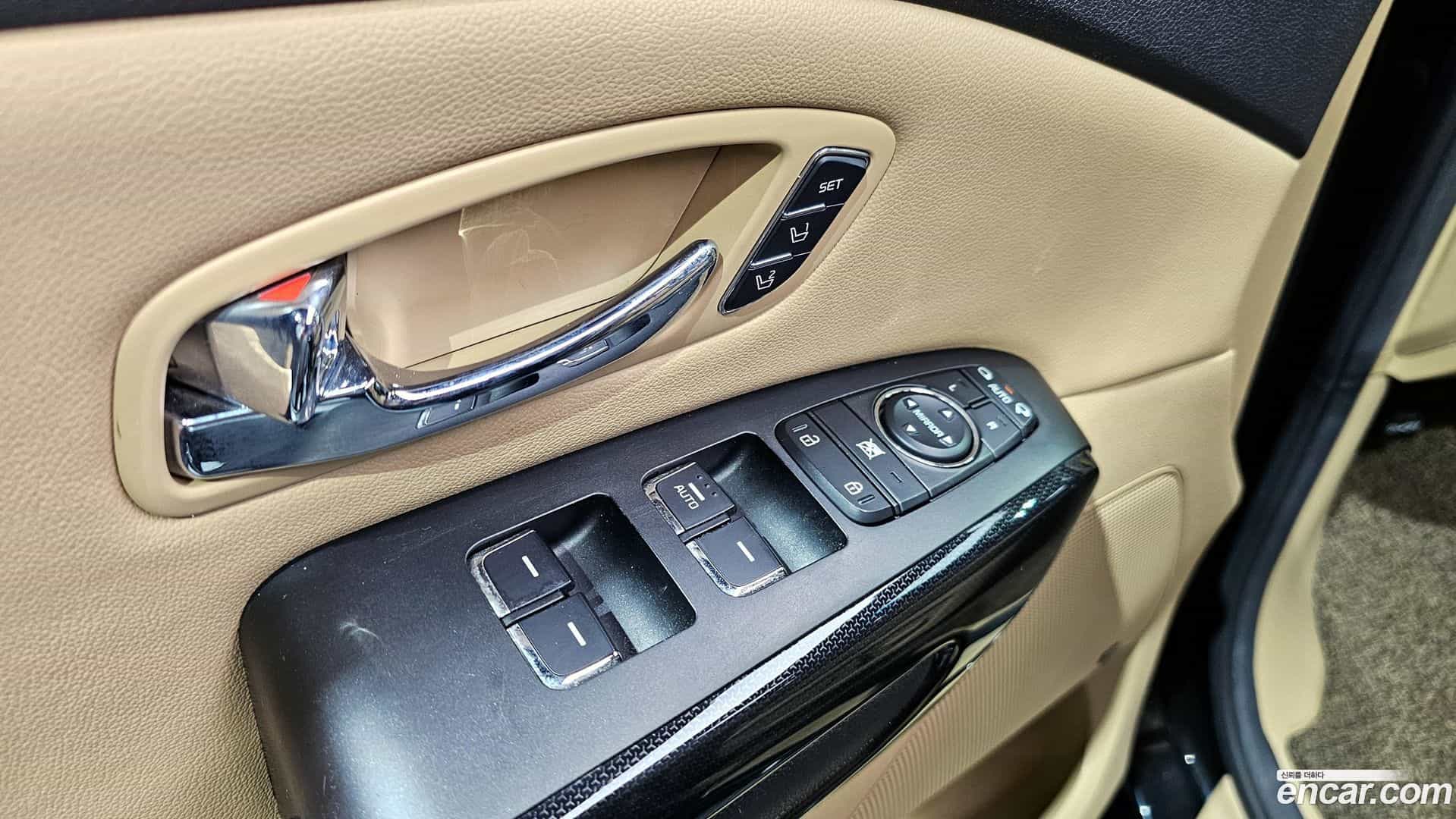 Canival Kia 2017.8-OPTION-041