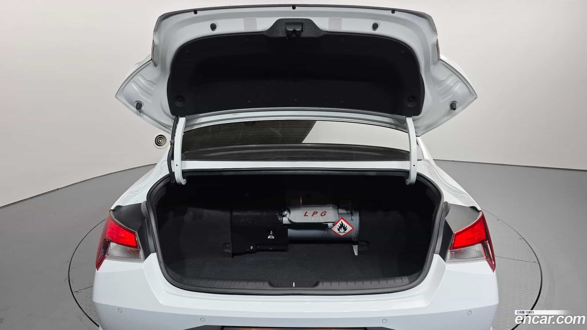 AVANTE Hyundai 2022.0-OPTION-024