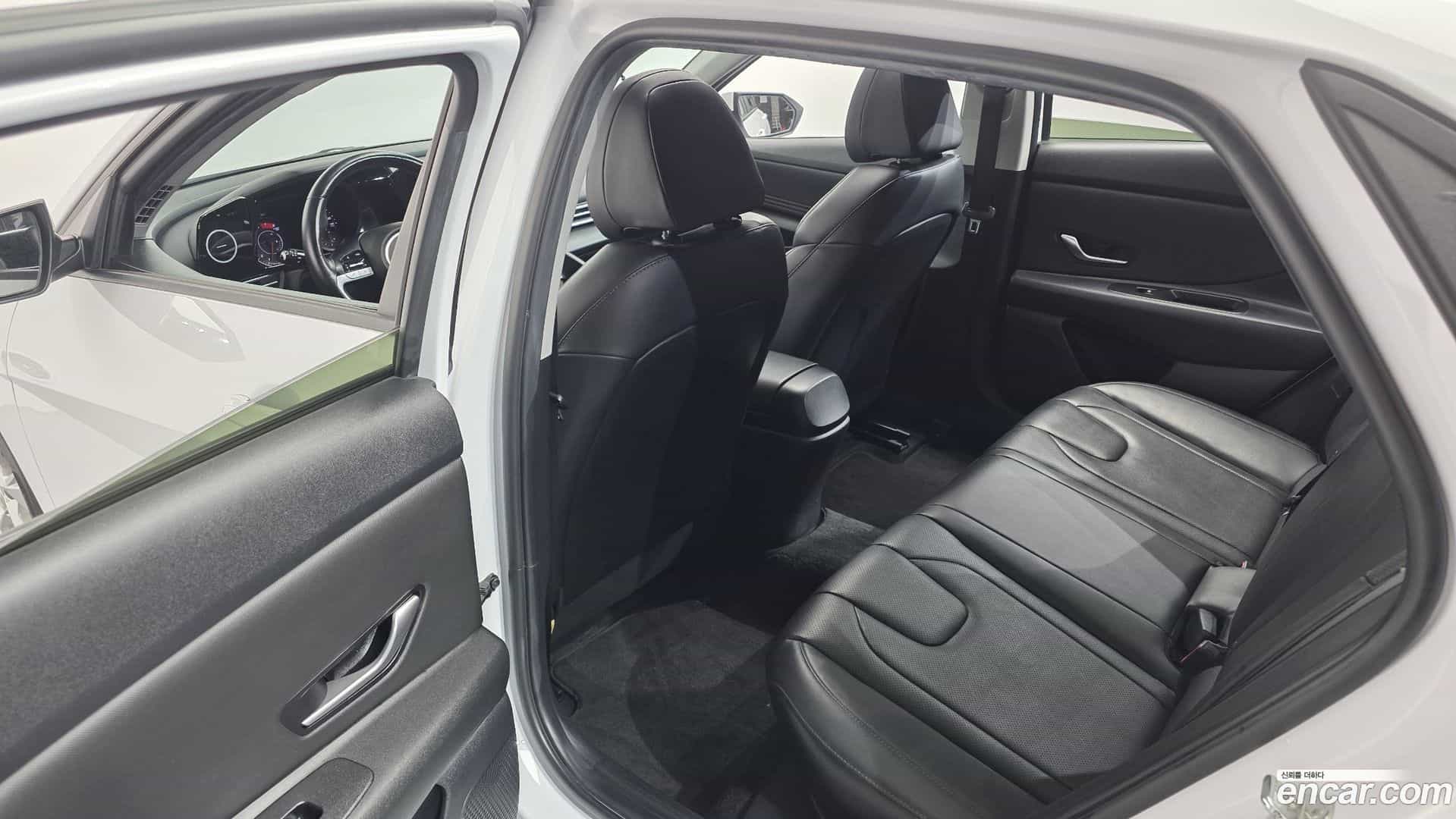 AVANTE Hyundai 2022.0-OPTION-040