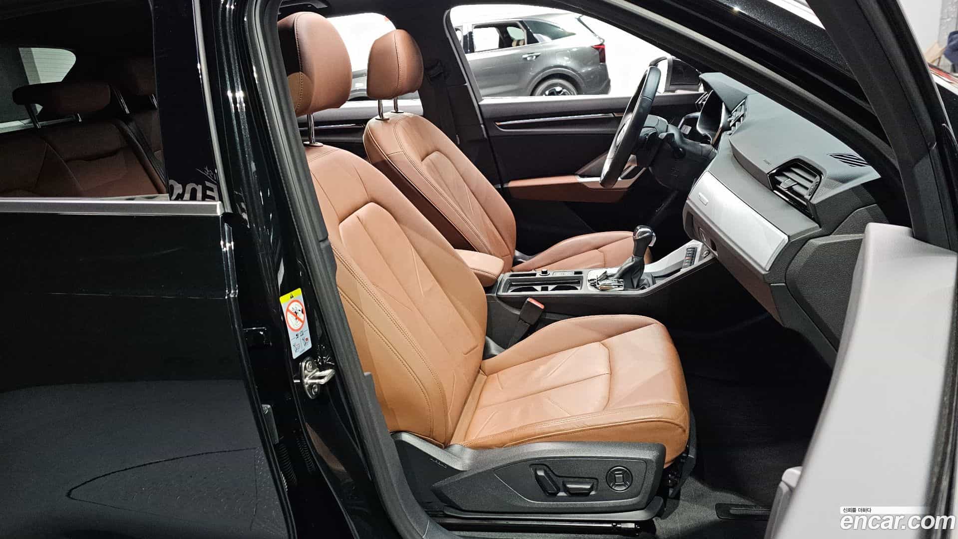 Q3 Audi 2022.11-INNER-010
