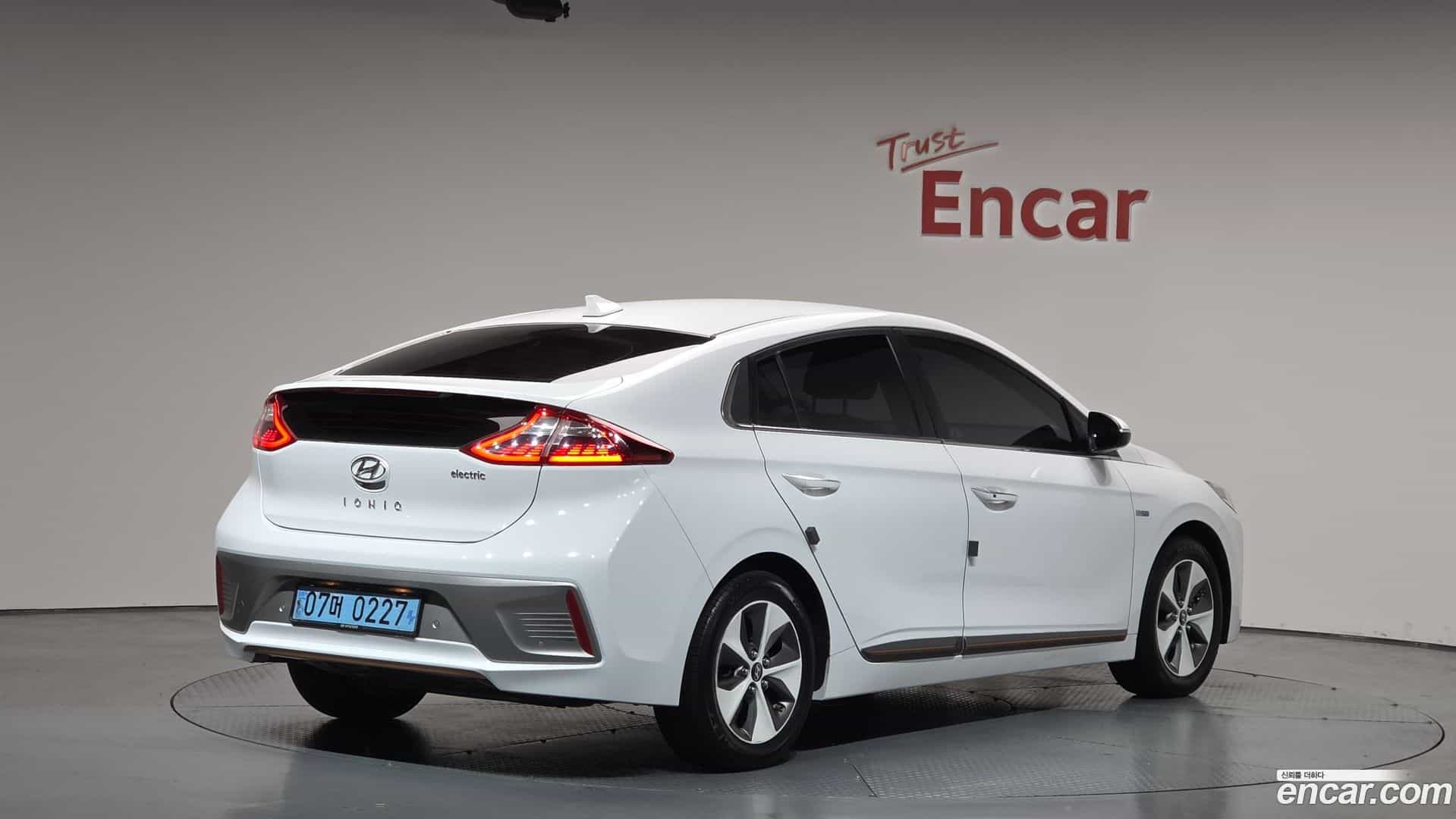 Ioniq Hyundai 2016.10-OUTER-002