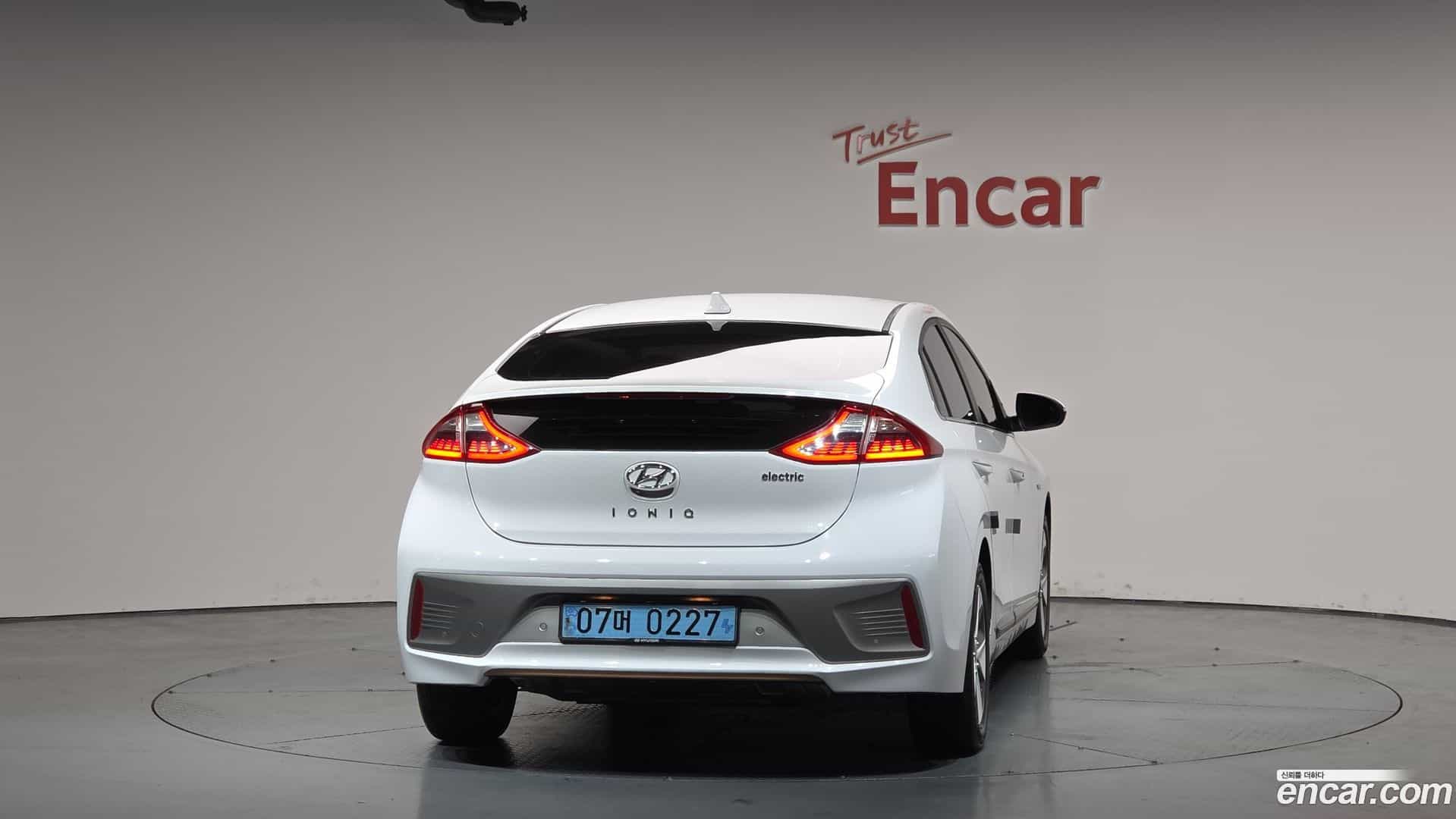 Ioniq Hyundai 2016.10-OUTER-004