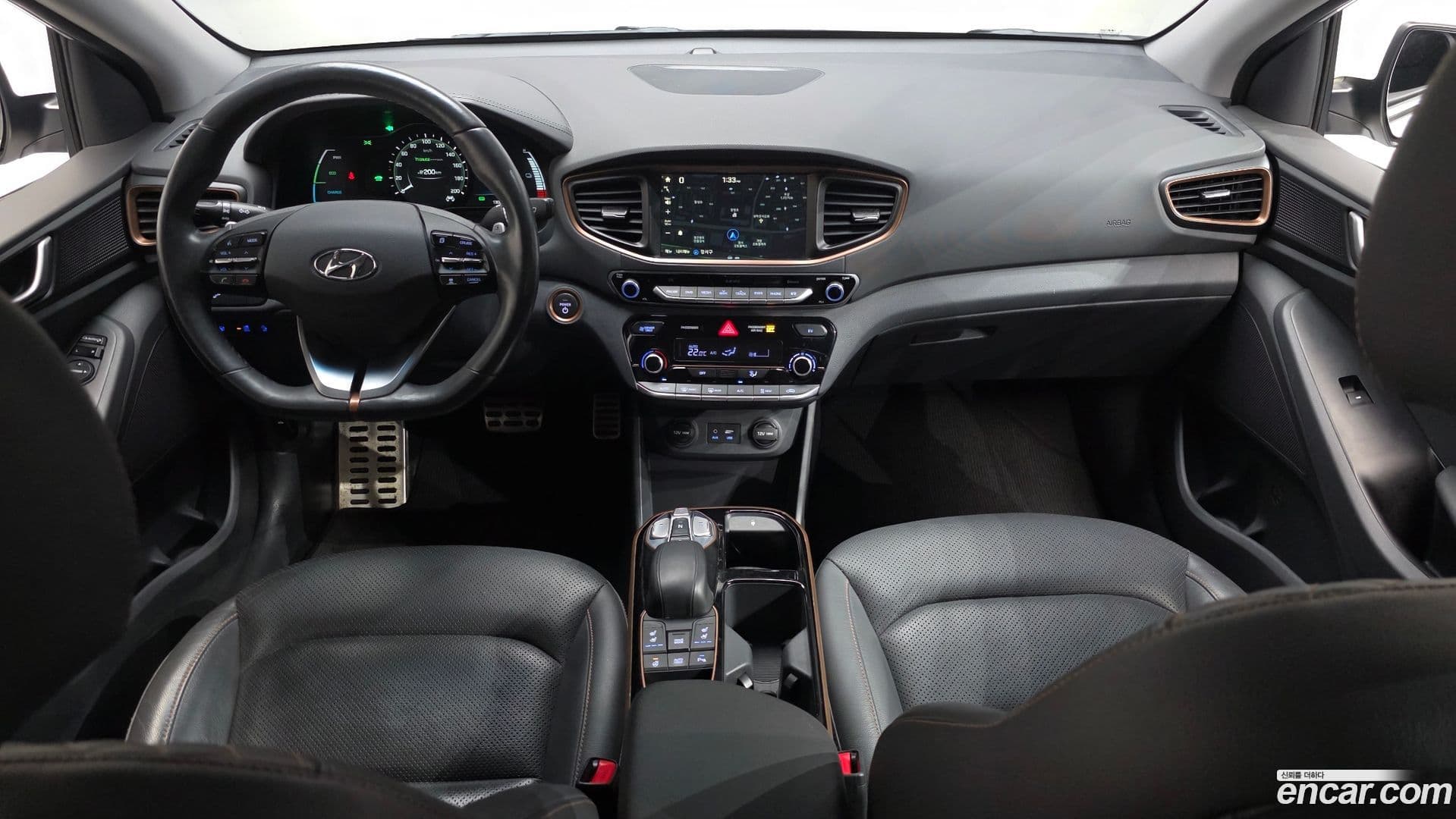 Main__Slider__Photo:Ioniq Hyundai 2016.10-6