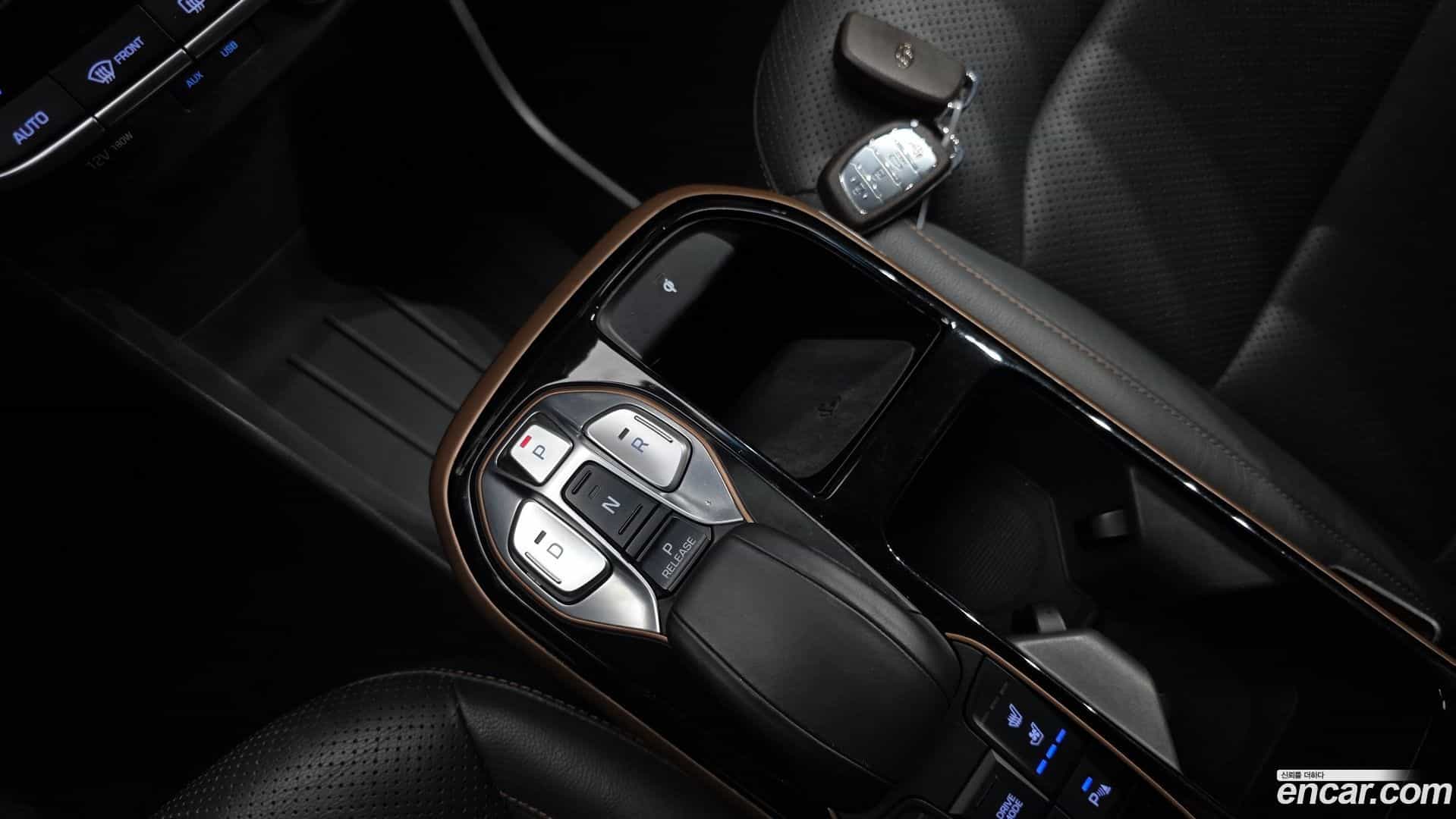 Ioniq Hyundai 2016.10-INNER-009