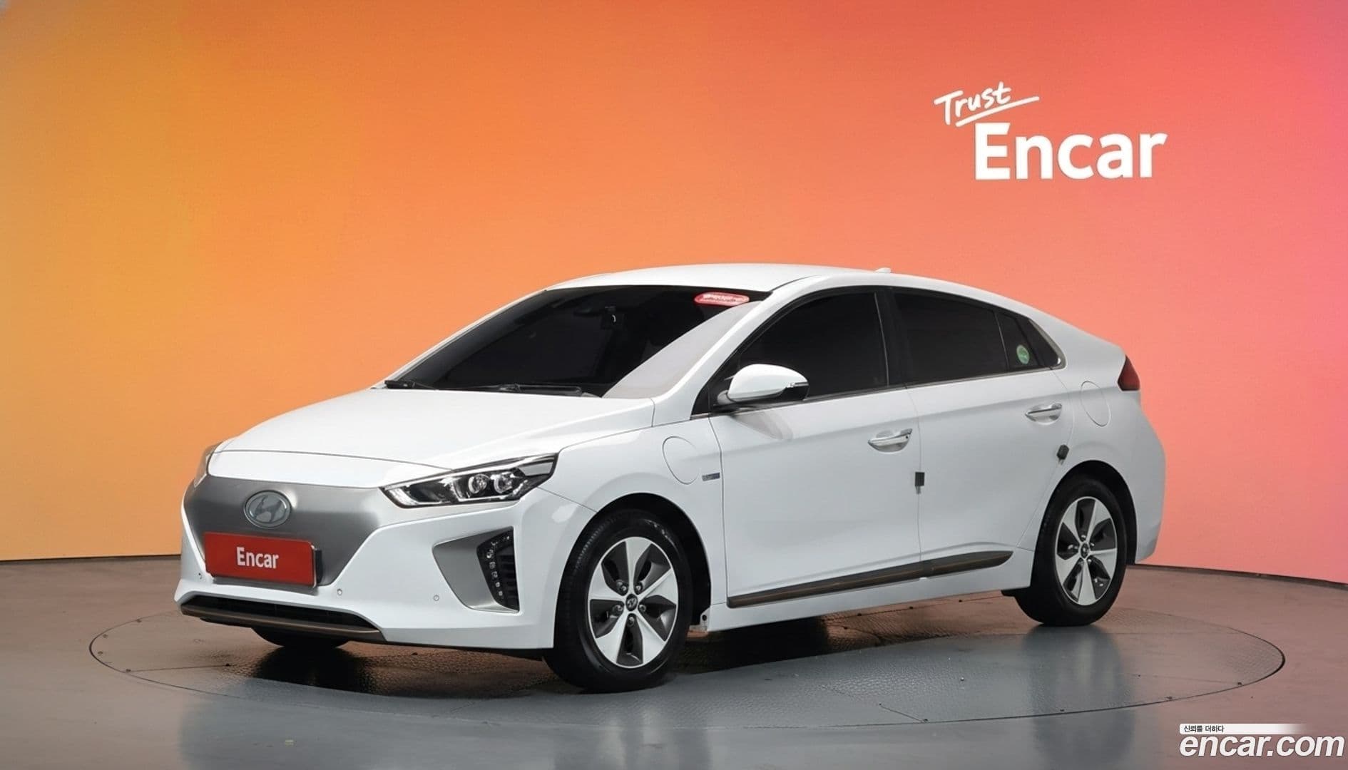 Main__Slider__Photo:Ioniq Hyundai 2016.10-0
