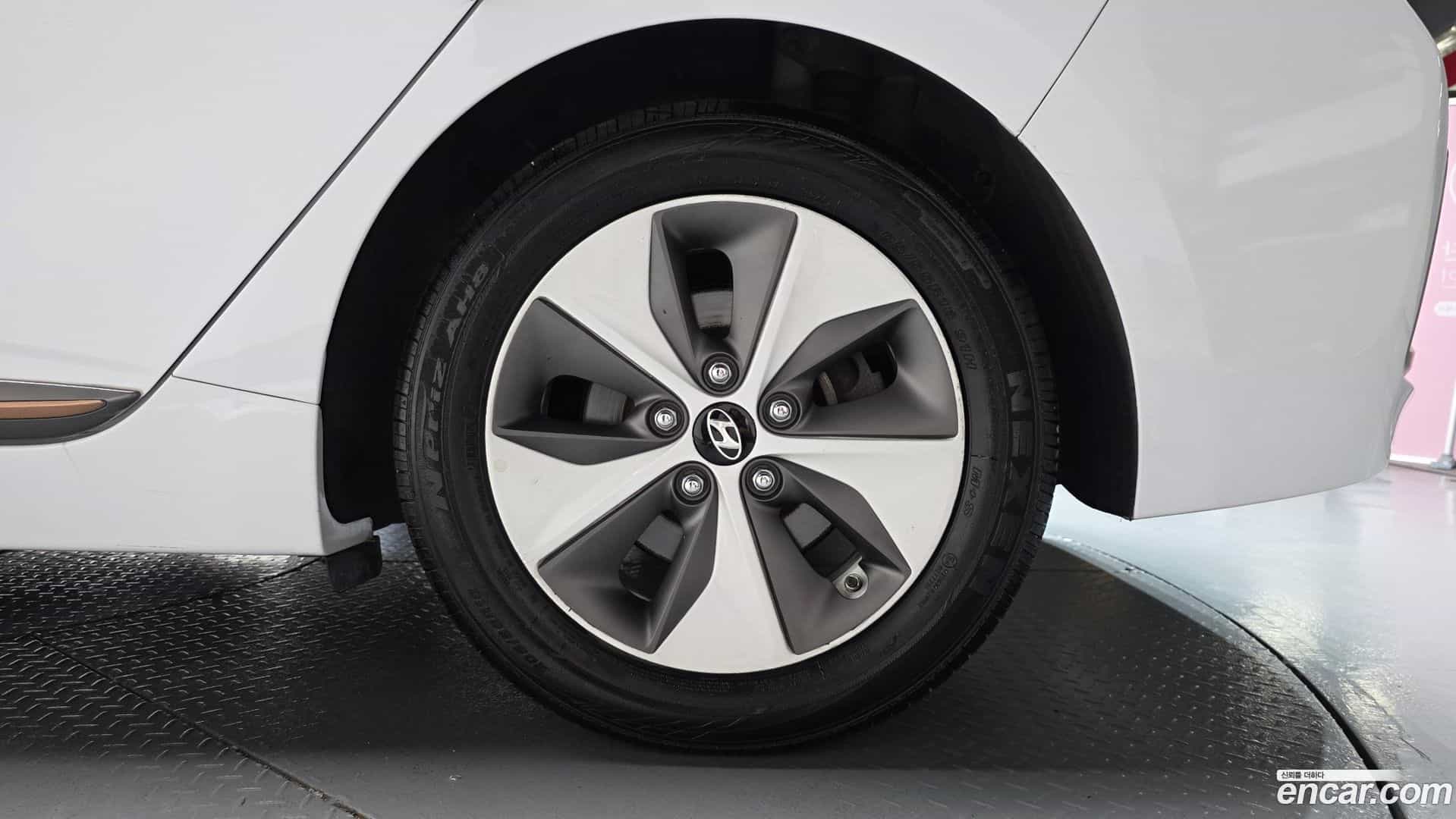 Ioniq Hyundai 2016.10-OUTER-031