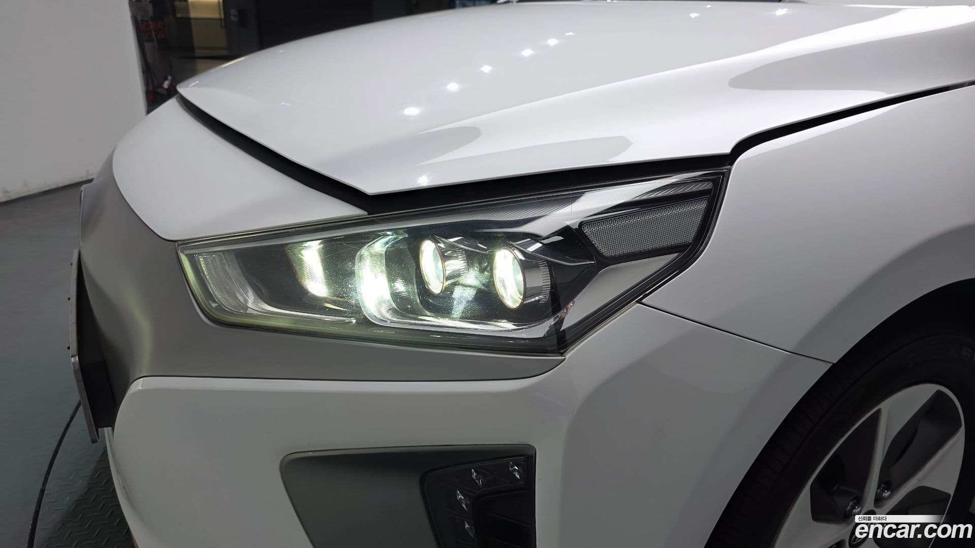 Main__Slider__Photo:Ioniq Hyundai 2016.10-21