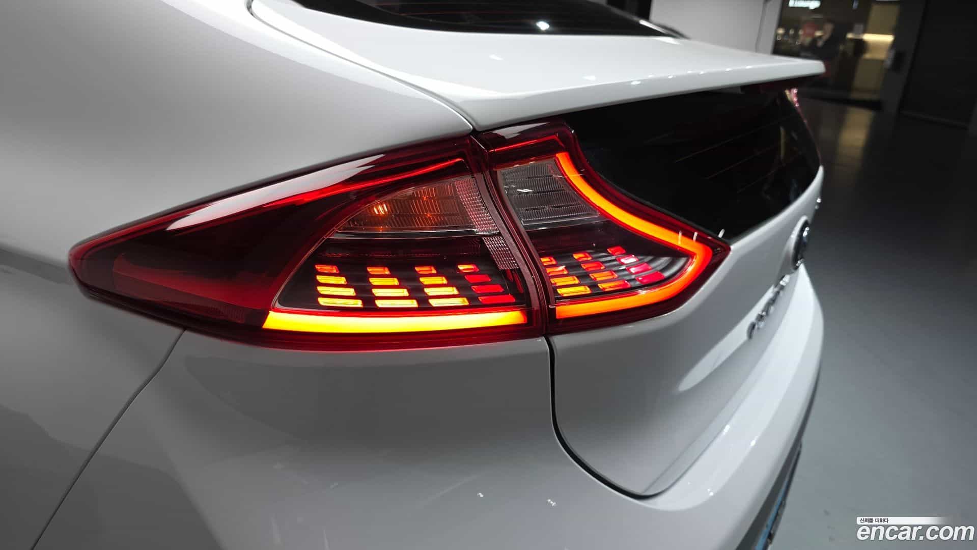 Ioniq Hyundai 2016.10-OUTER-033