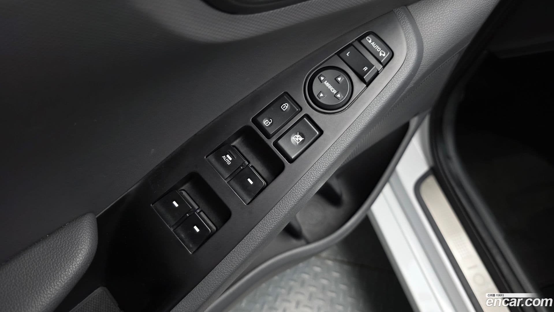 Main__Slider__Photo:Ioniq Hyundai 2016.10-26