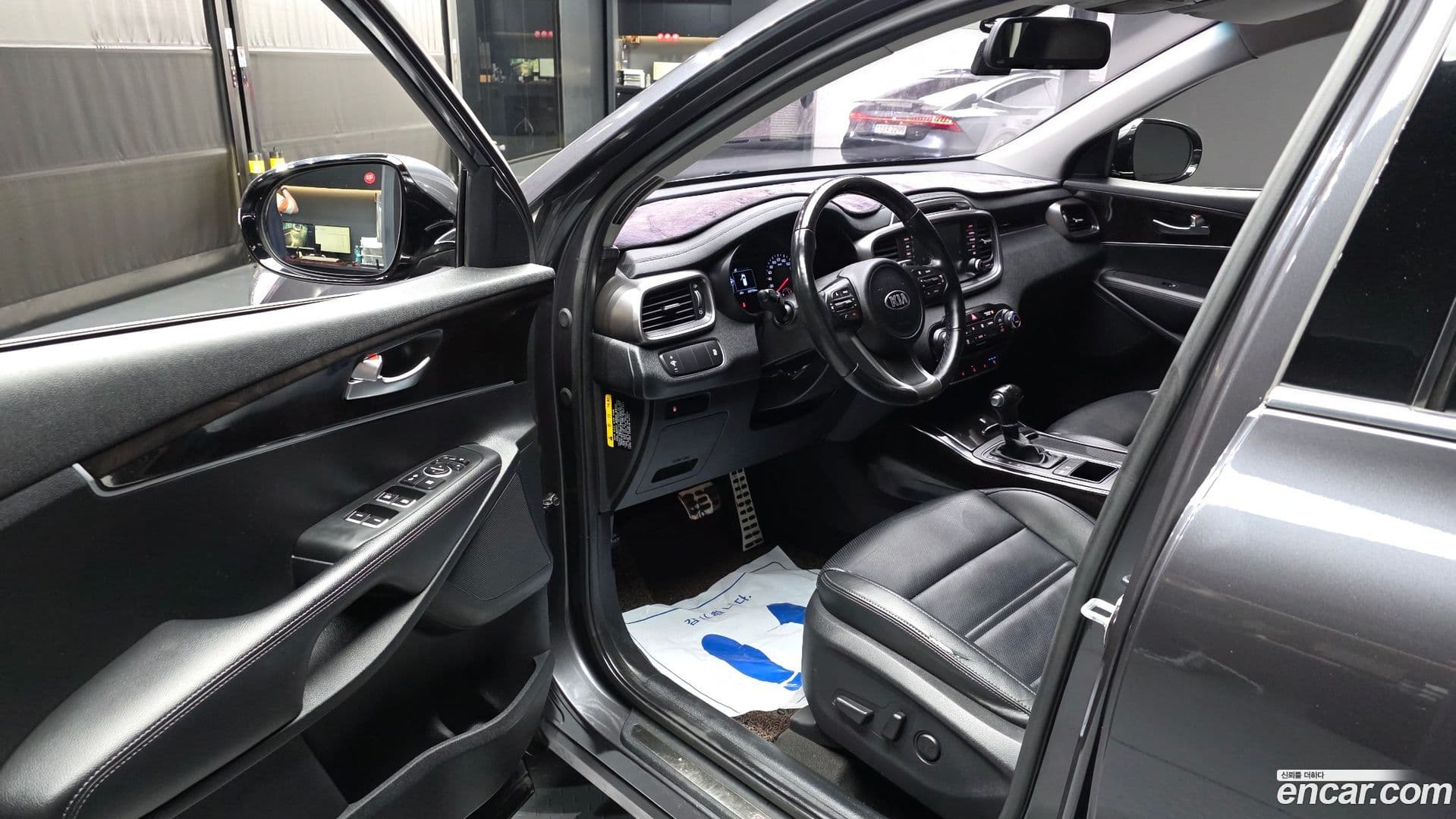 Main__Slider__Photo:Sorento Kia 2017.1-9