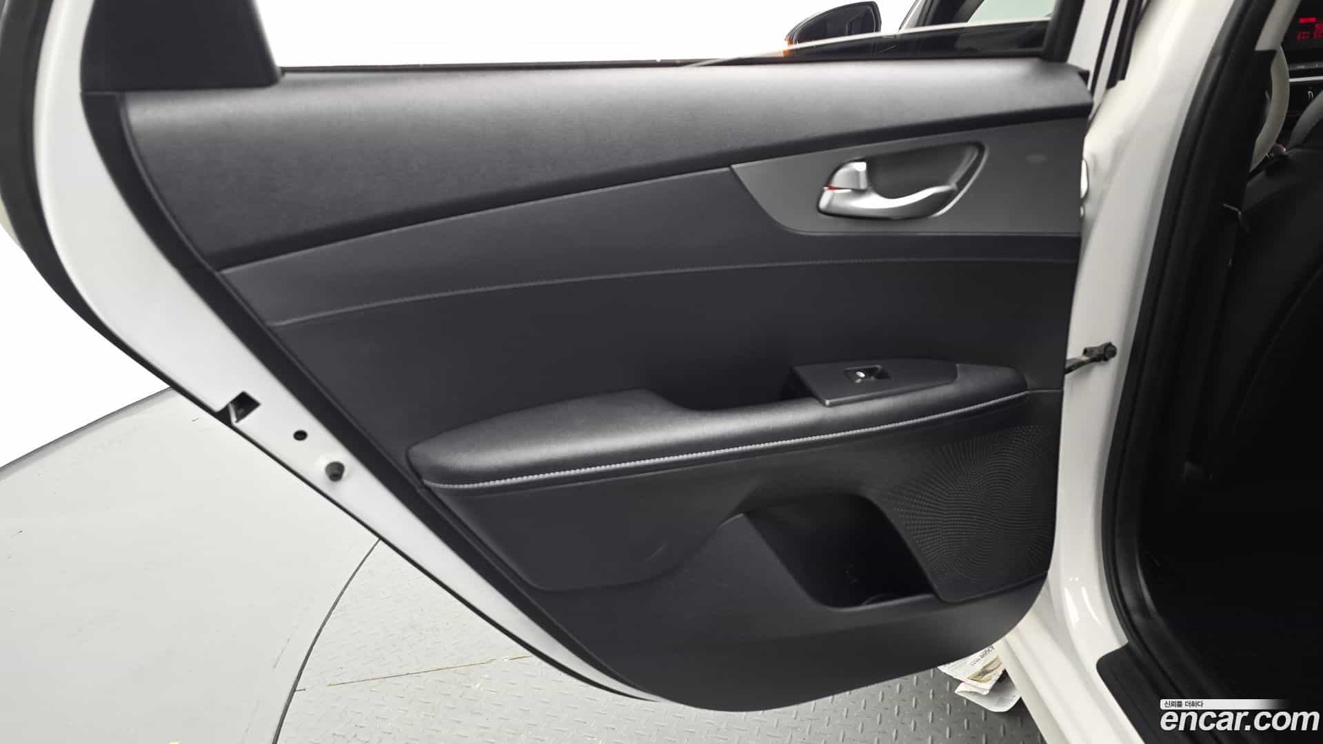 K3 Kia 2019.0-INNER-035