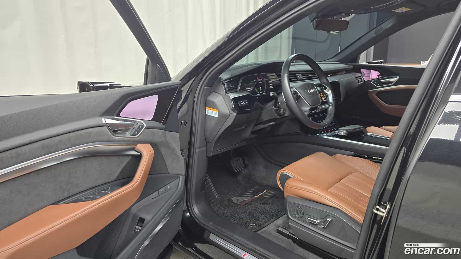 e-tron Audi 2021.10-INNER-010