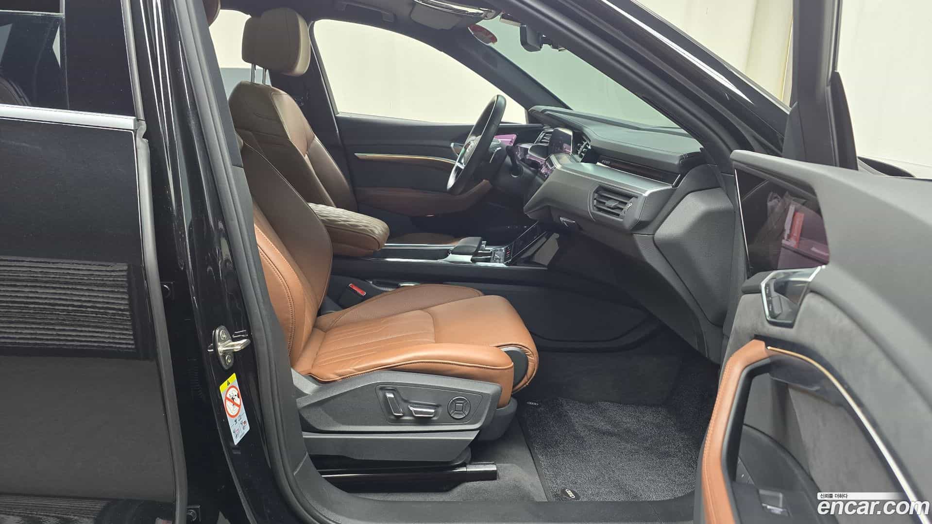 e-tron Audi 2021.10-INNER-036