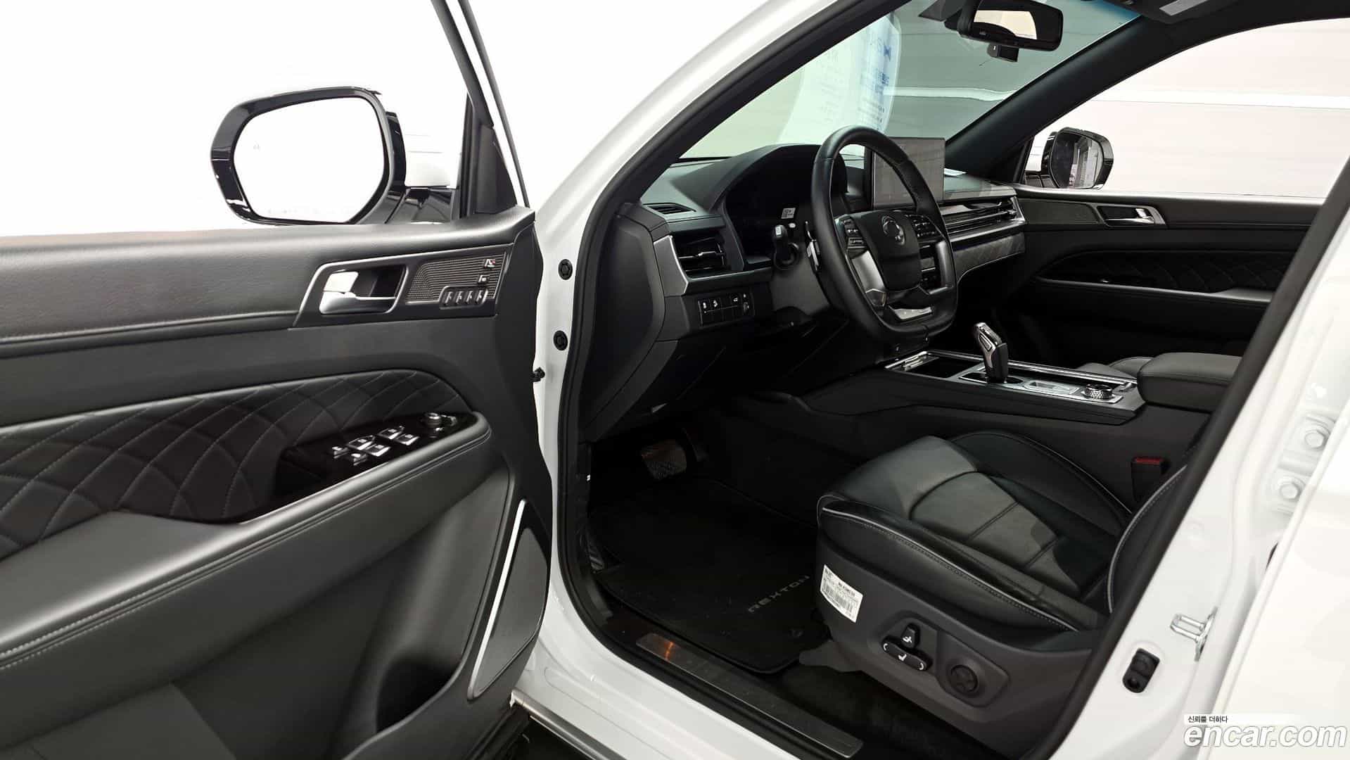 Rexton KG Mobility 2023.8-INNER-010