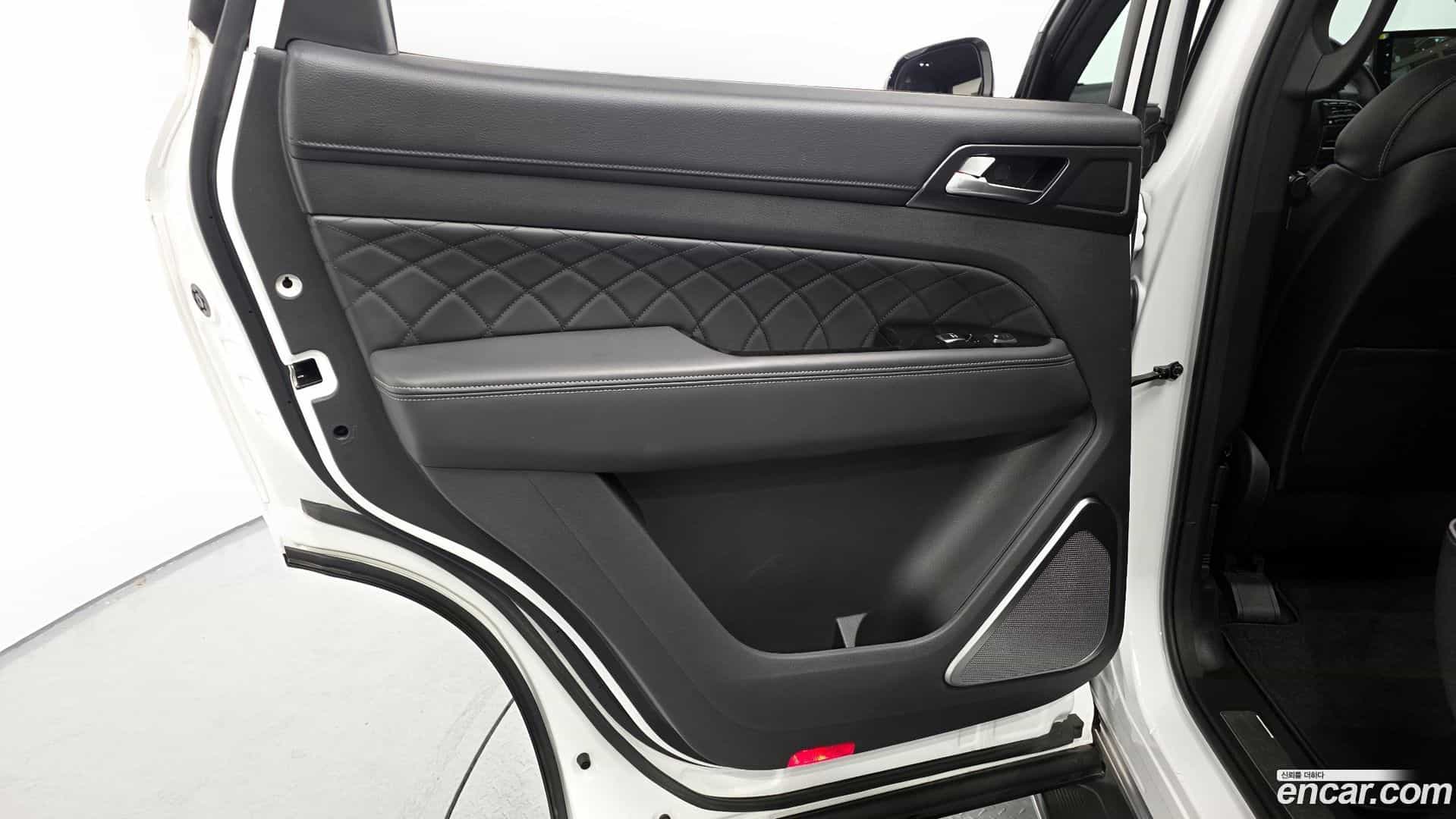 Rexton KG Mobility 2023.8-INNER-035