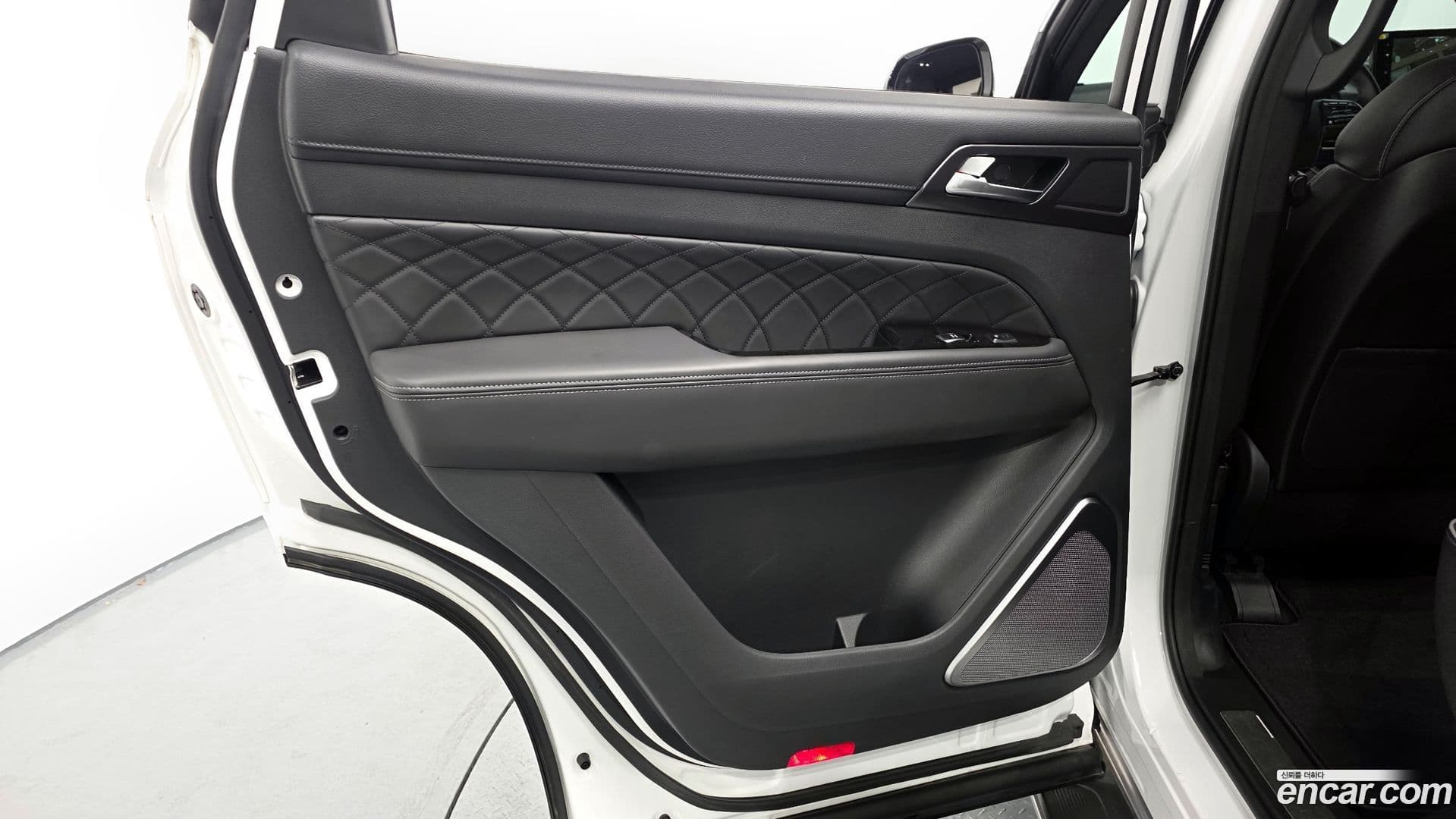Main__Slider__Photo:Rexton KG Mobility 2023.8-24