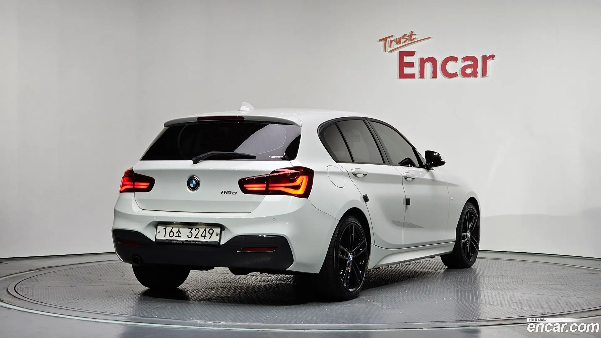 Main__Slider__Photo:1-Series BMW 2018.0-1