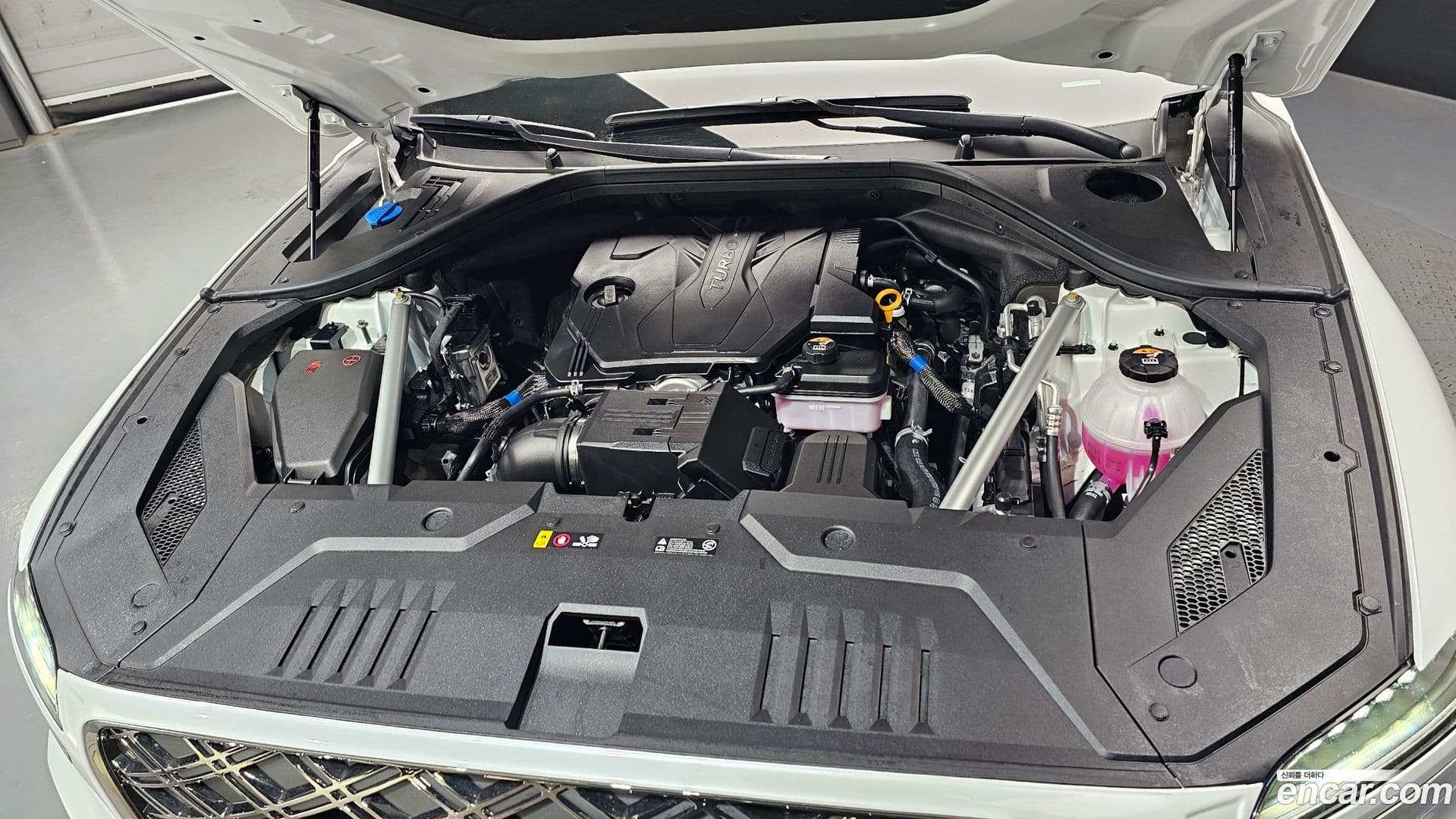 Main__Slider__Photo:GV70 Genesis 2025.0-5
