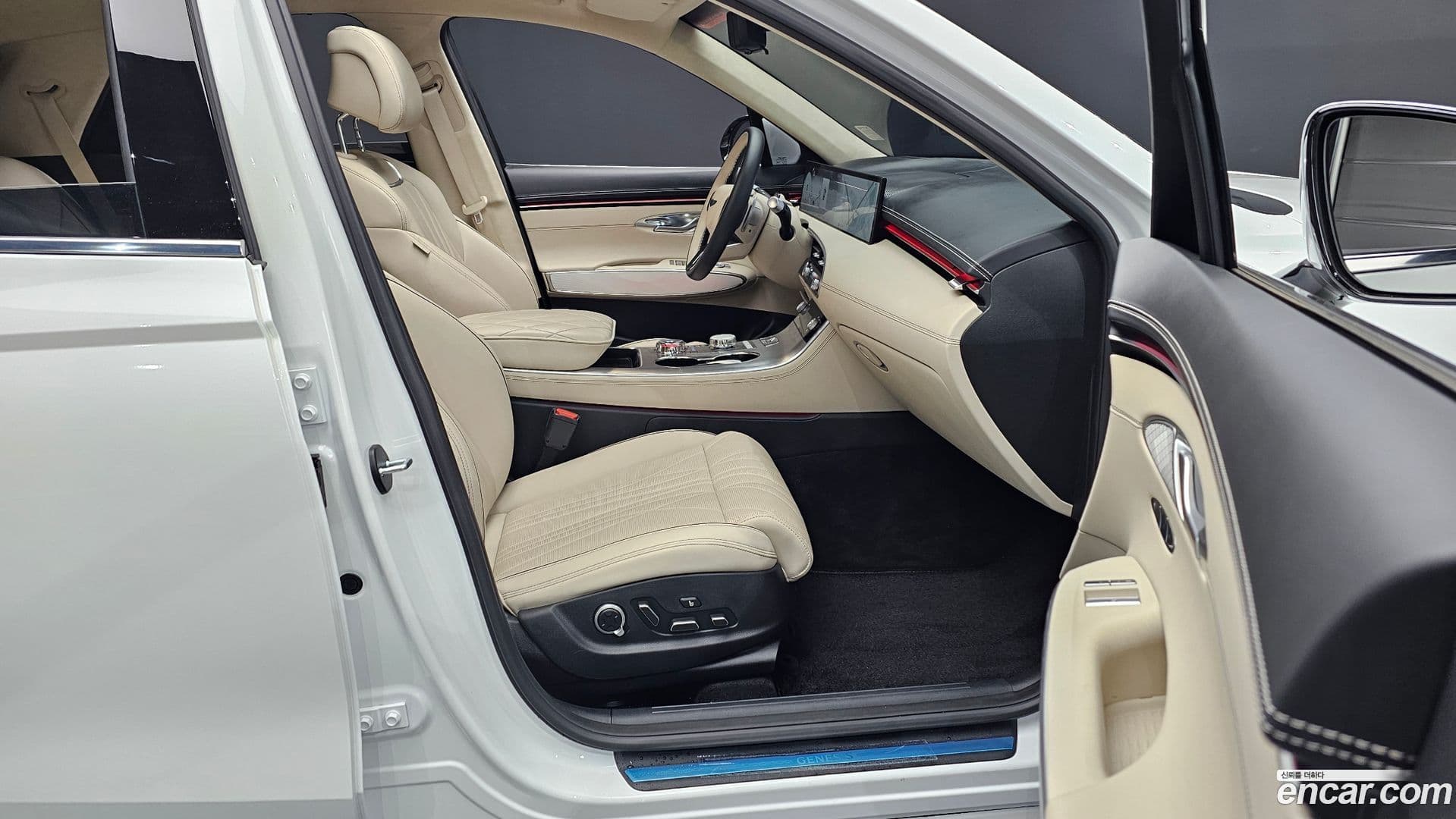 Main__Slider__Photo:GV70 Genesis 2025.0-10