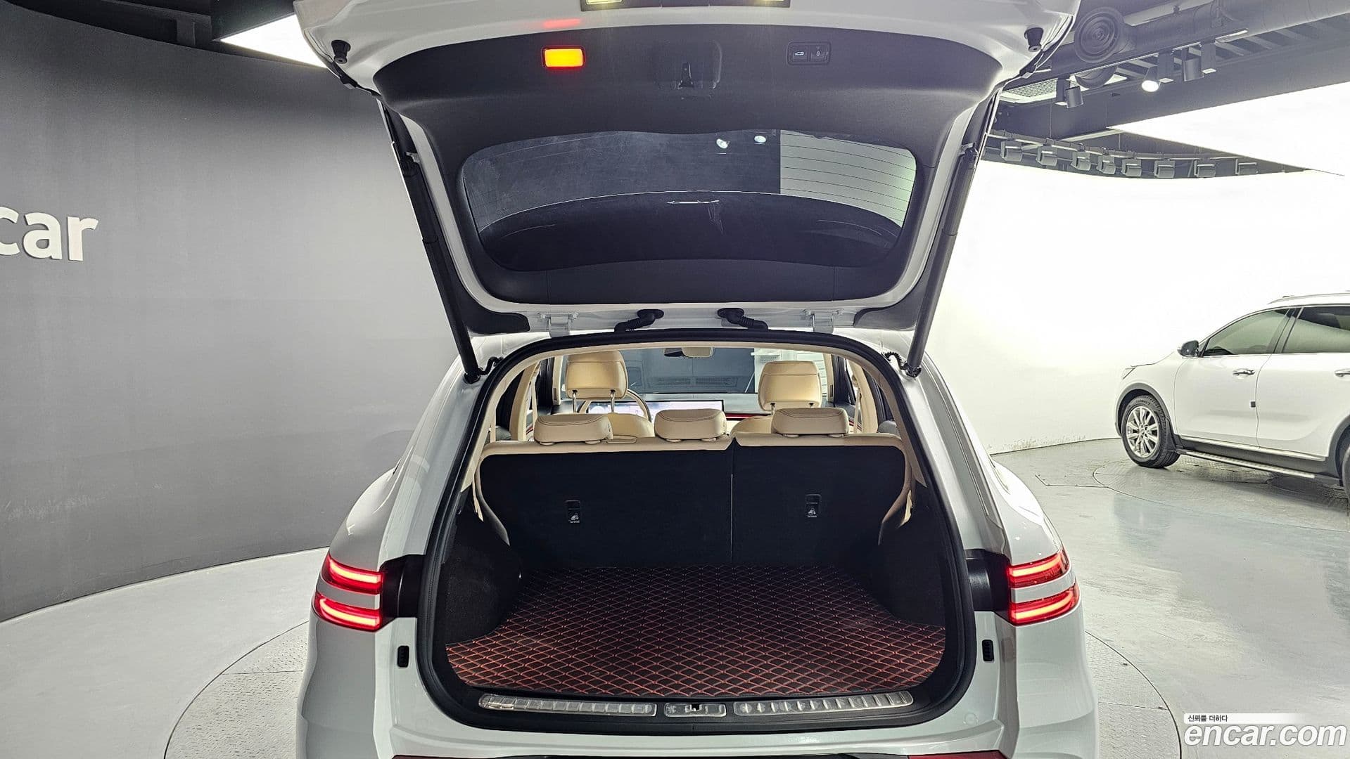 Main__Slider__Photo:GV70 Genesis 2025.0-19
