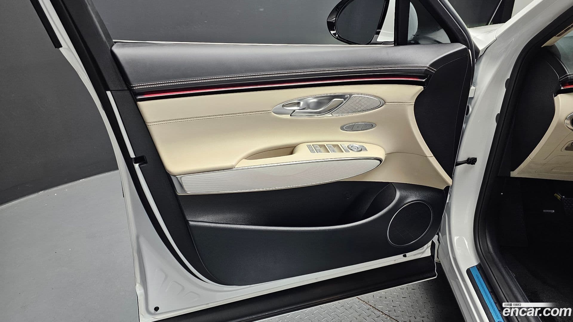 Main__Slider__Photo:GV70 Genesis 2025.0-23
