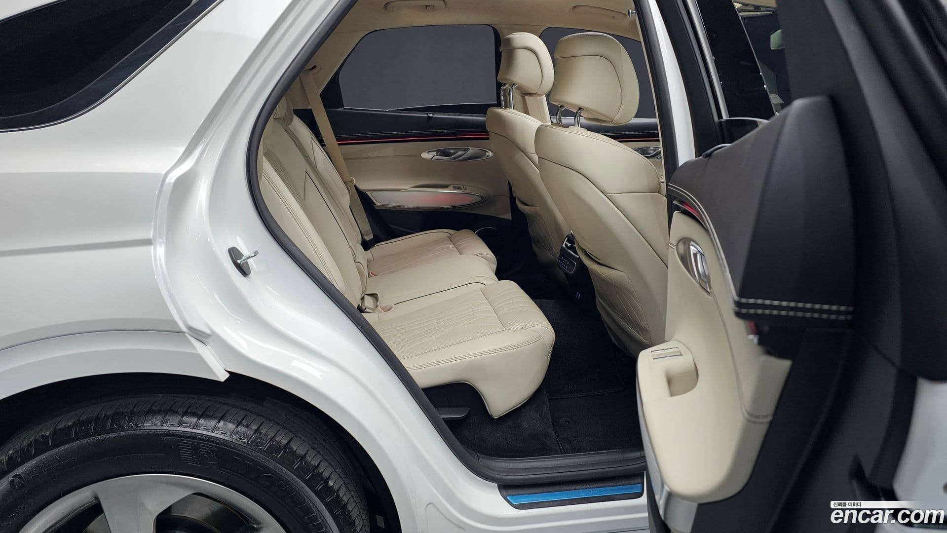 Main__Slider__Photo:GV70 Genesis 2025.0-25